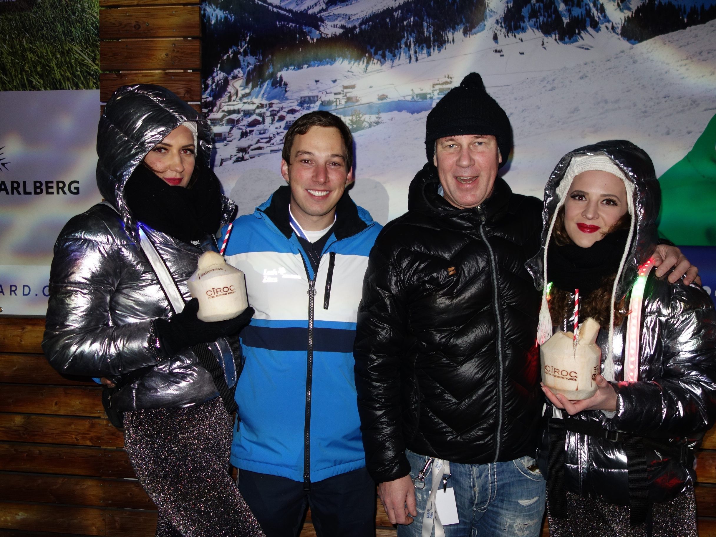 Die "Fantastic Gondolas"-Macher Marcel Drexel und Udo Kapeller flankiert  von den Partygirls Kathi und Victoria.