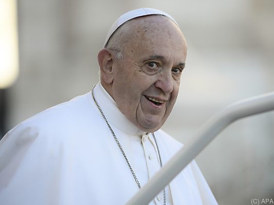 Papst Franziskus sieht Versäumnisse beim Umgang mit Homosexualität Papst Franziskus sieht Versäumnisse beim Umgang mit Homosexualität