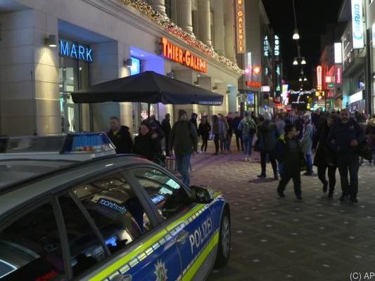 Sieben Menschen sollen bei der Massenpanik verletzt worden sein Sieben Menschen sollen bei der Massenpanik verletzt worden sein