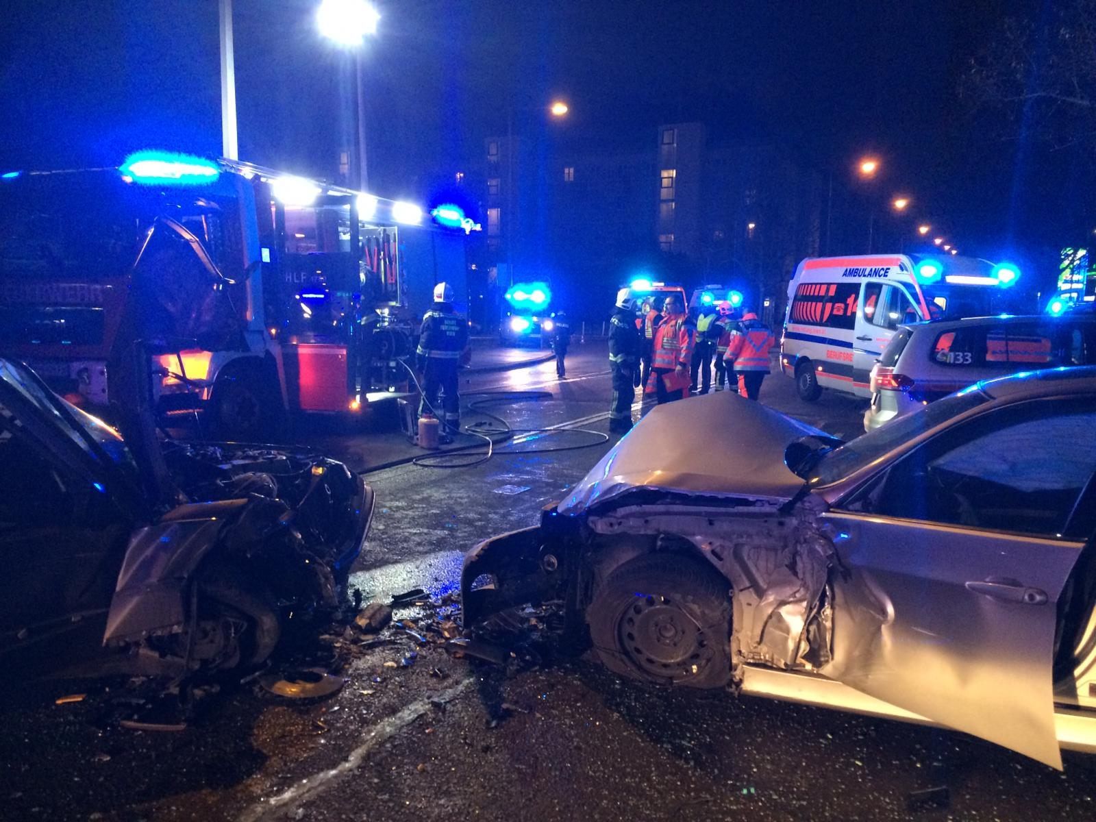 Vier Personen wurden bei dem Unfall in Ottakring verletzt. Vier Personen wurden bei dem Unfall in Ottakring verletzt.