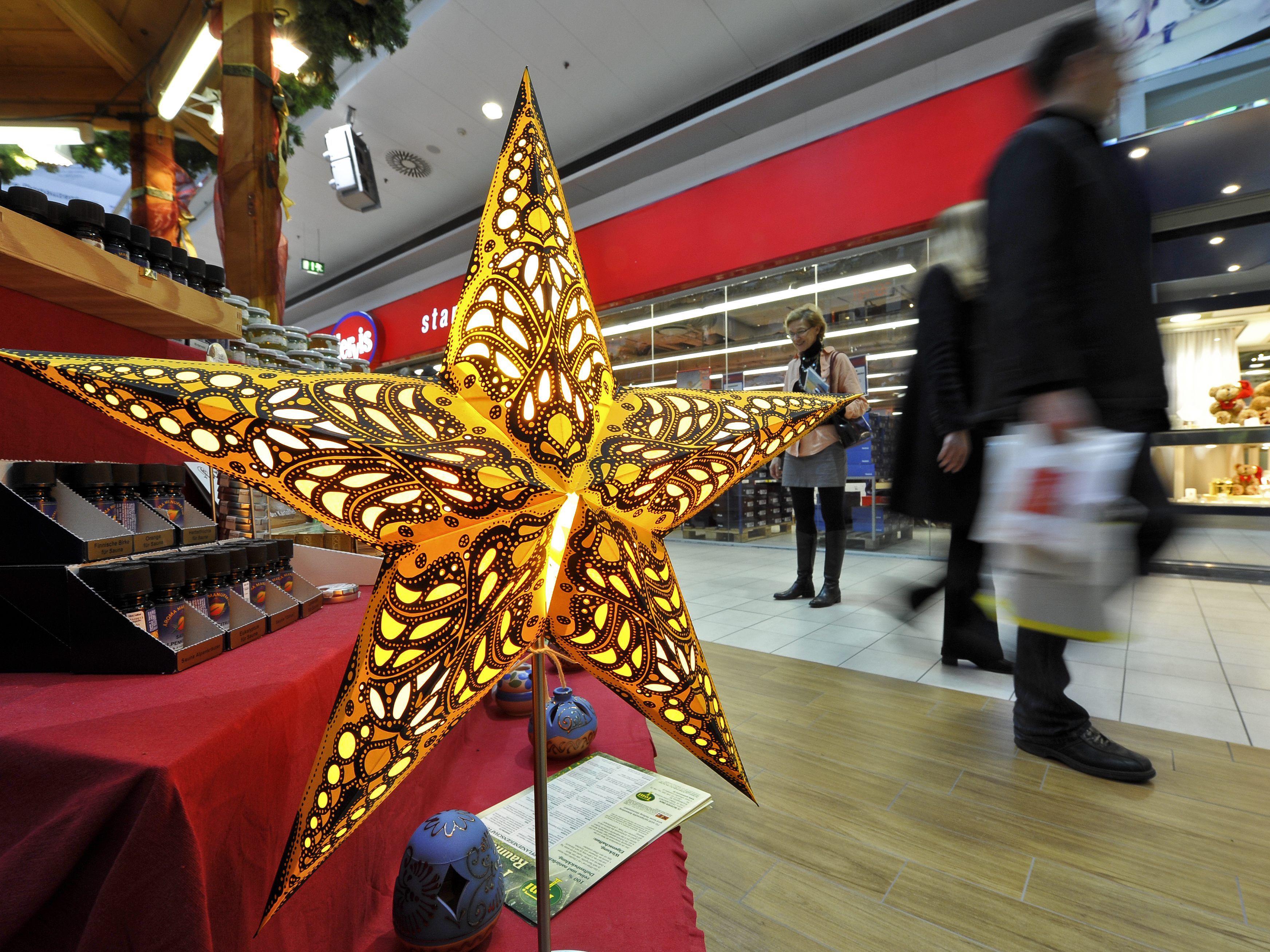 Der Handel hofft nach dem schlechten Weihnachtsgeschäft auf einen hohen Umsatz zu Silvester. Der Handel hofft nach dem schlechten Weihnachtsgeschäft auf einen hohen Umsatz zu Silvester.