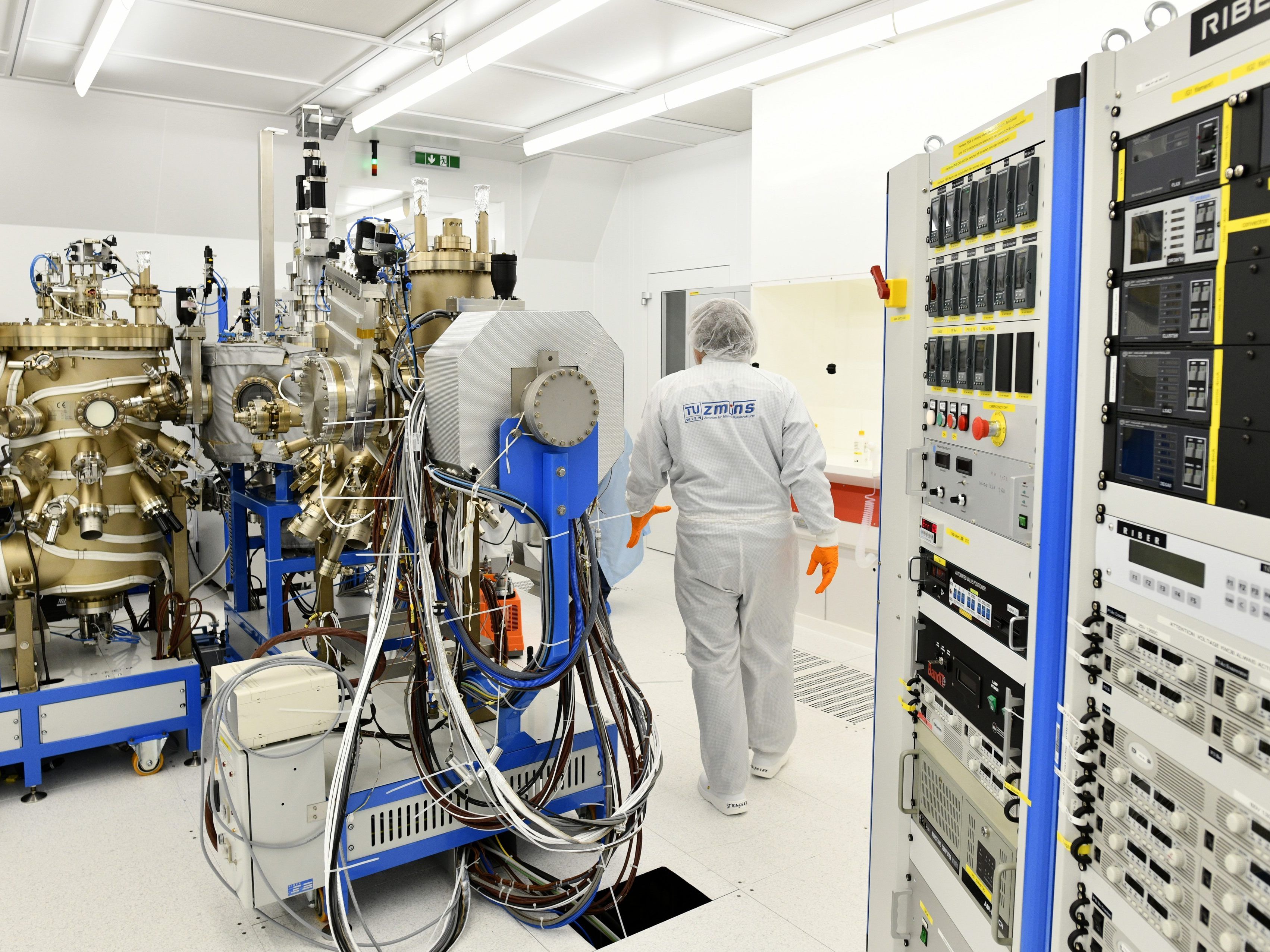 Das neue Zentrum für Mikro- und Nanostrukturen wurde eröffnet. Das neue Zentrum für Mikro- und Nanostrukturen wurde eröffnet.