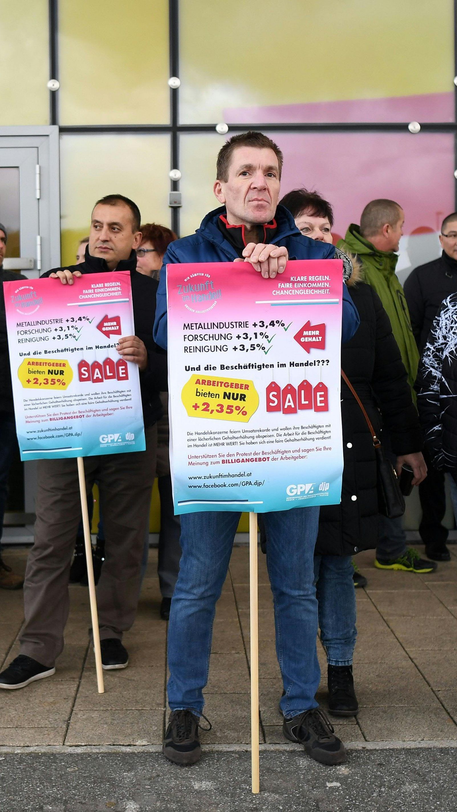 Der heutigen Verhandlung sind zahlreiche Betriebsversammlungen in ganz Österreich vorangegangen.