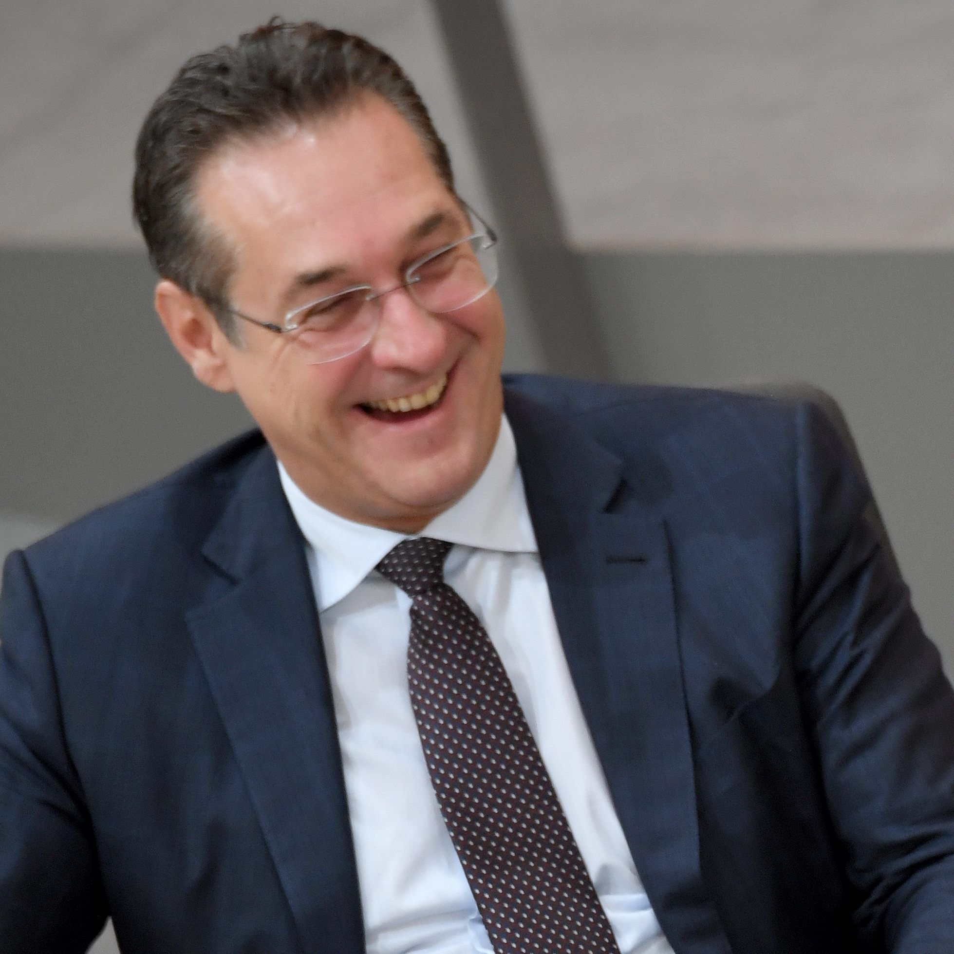Familie Strache freut sich über ein neues Haustier.