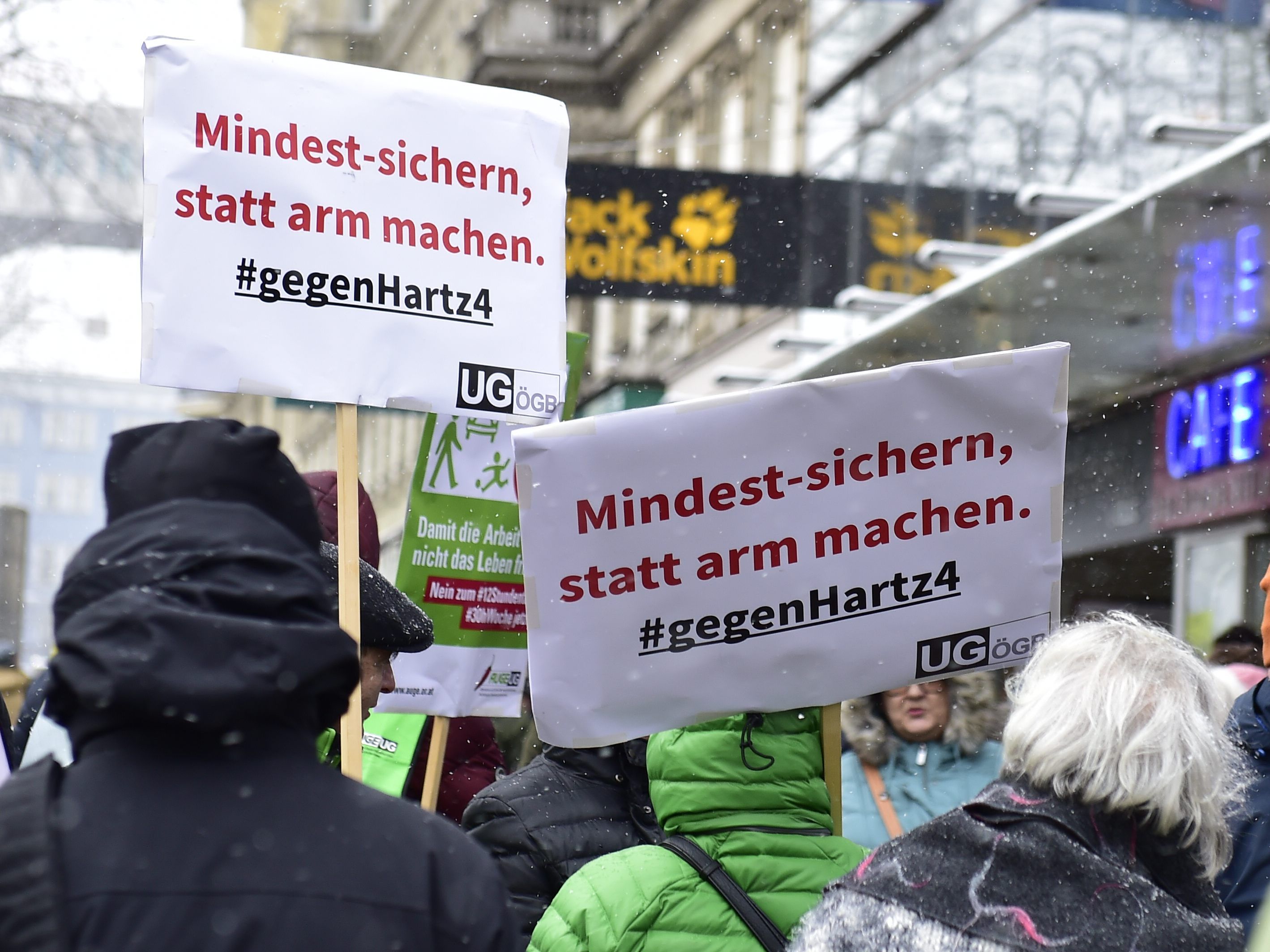 Gegen die ÖVP-FPÖ-Regierung wird am Samstag demonstiert.