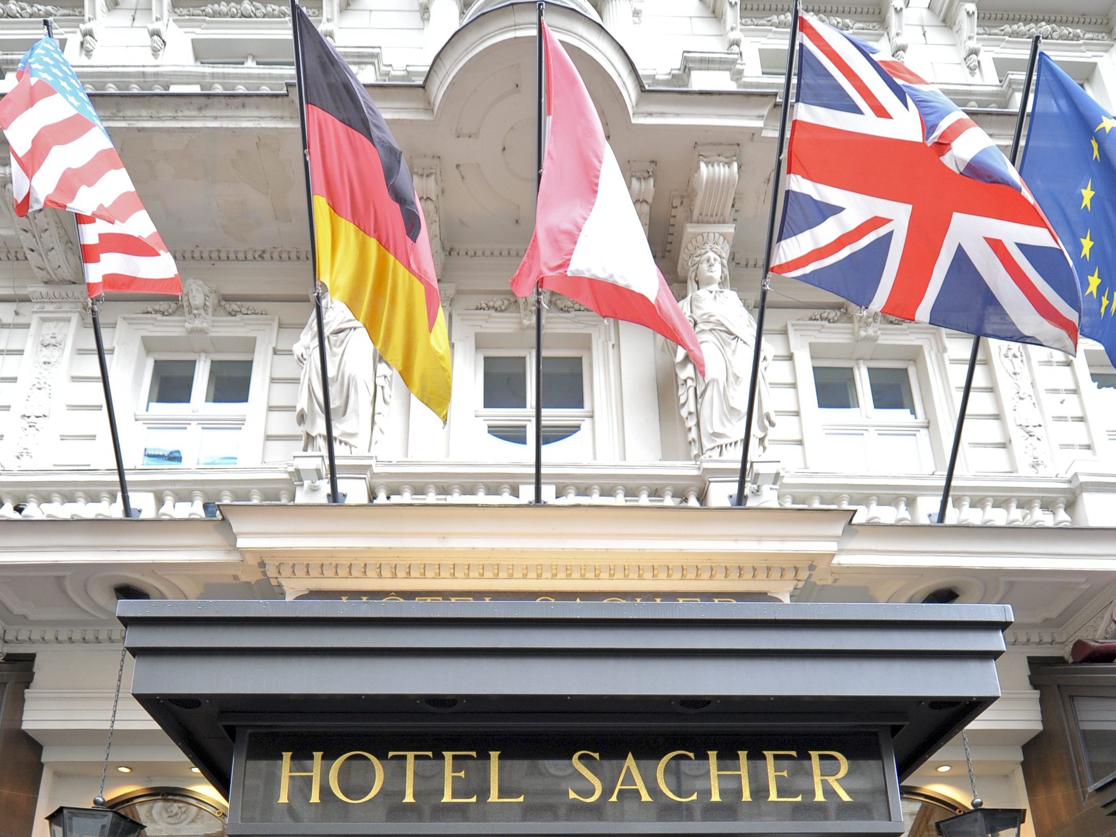 Das Hotel Sacher Wien zählt zu den schönsten Luxushotels der Welt. Das Hotel Sacher Wien zählt zu den schönsten Luxushotels der Welt.