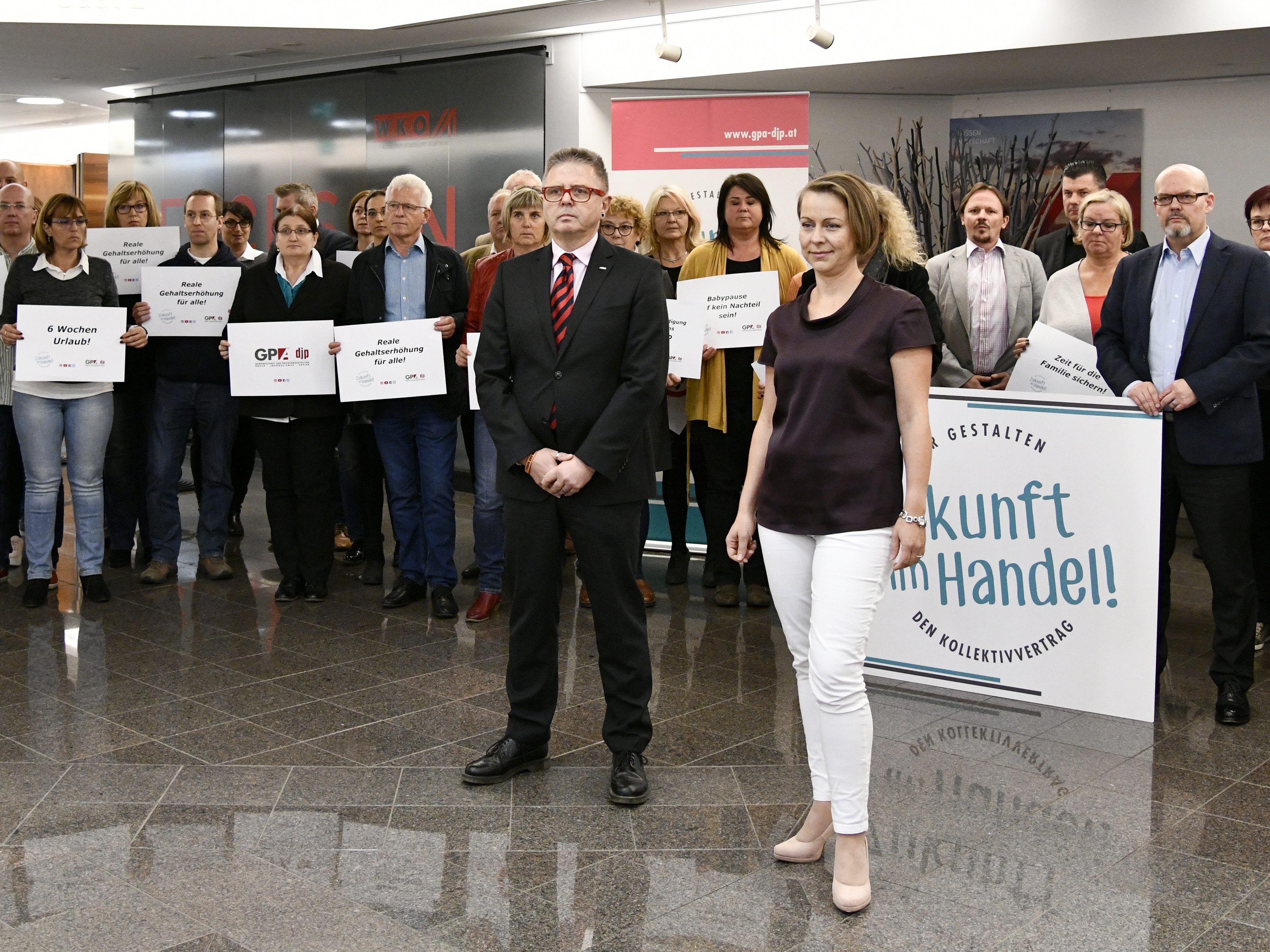 Am zweiten Einkaufssamstag folgen nun gewerkschaftliche Aktionen. Am zweiten Einkaufssamstag folgen nun gewerkschaftliche Aktionen.