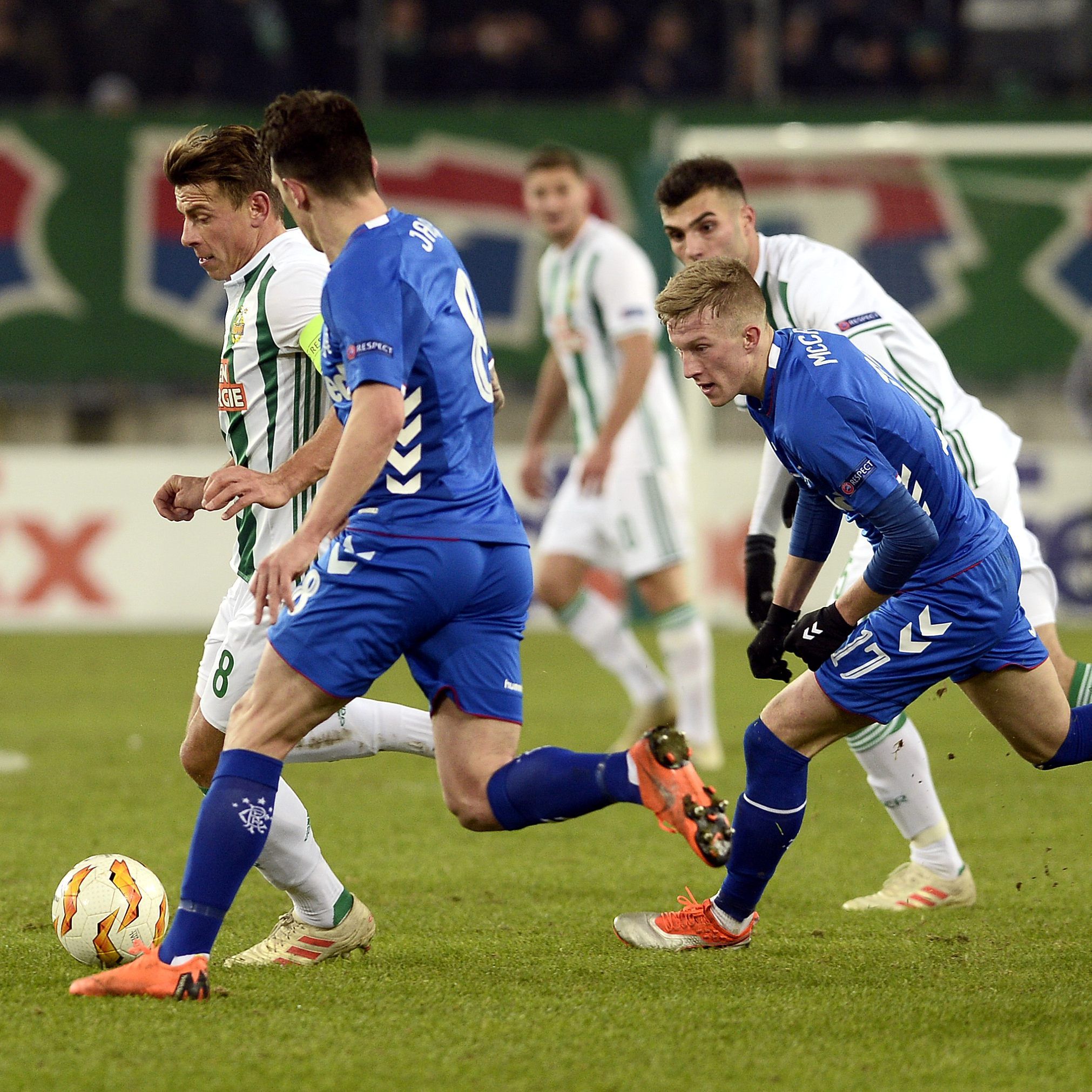 Rapid Wien besiegt Glasgow Rangers und steigt in der EL auf.