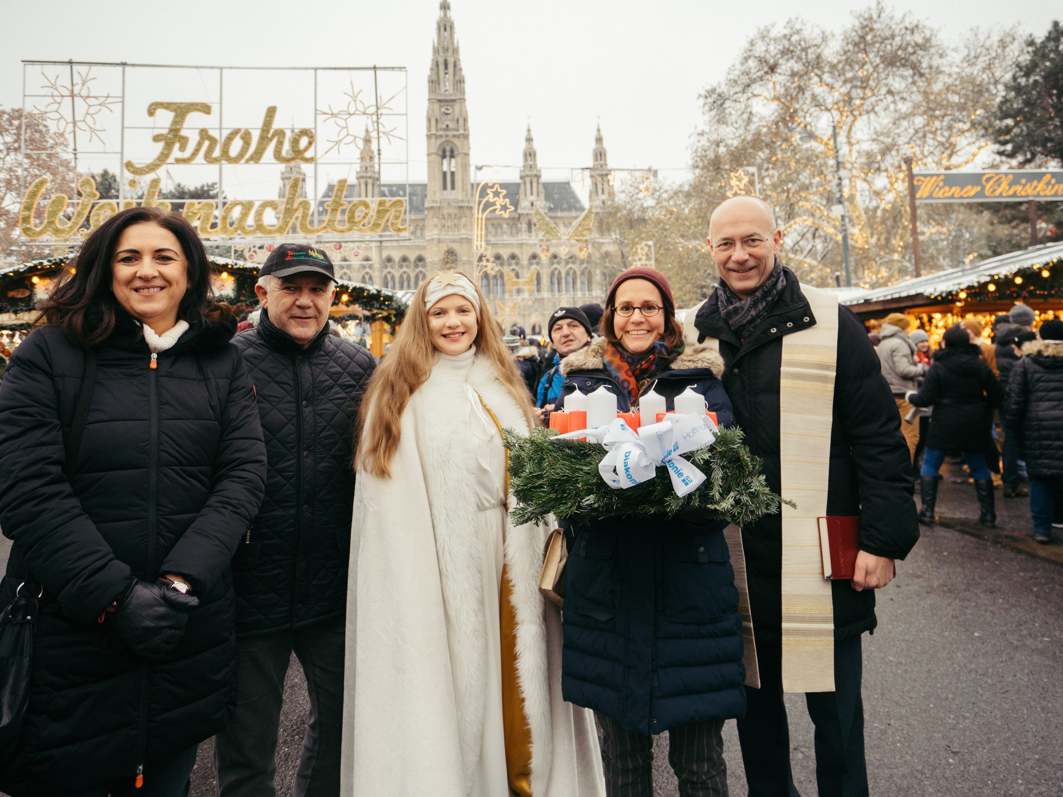 Die traditionelle Segnung des Adventkranzes fand statt. Die traditionelle Segnung des Adventkranzes fand statt.