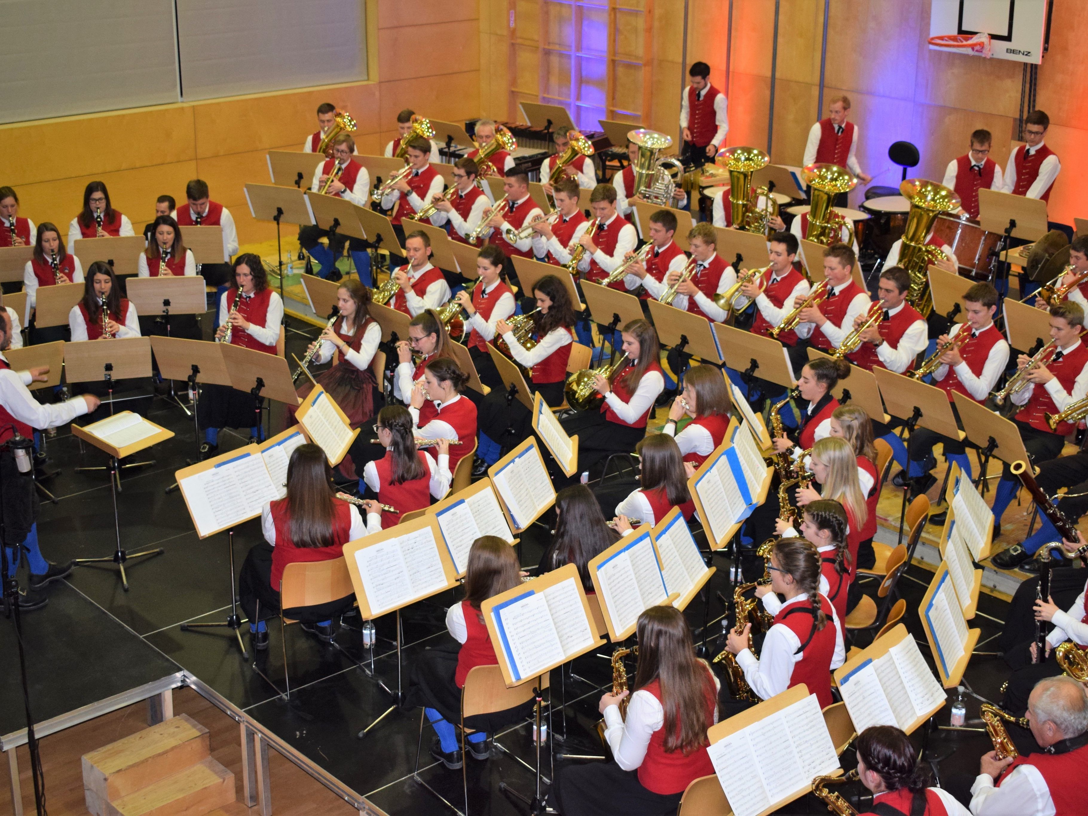 Lingenauer Musikantinnen und Musikanten zogen alle Register ihres Könnens. Lingenauer Musikantinnen und Musikanten zogen alle Register ihres Könnens.