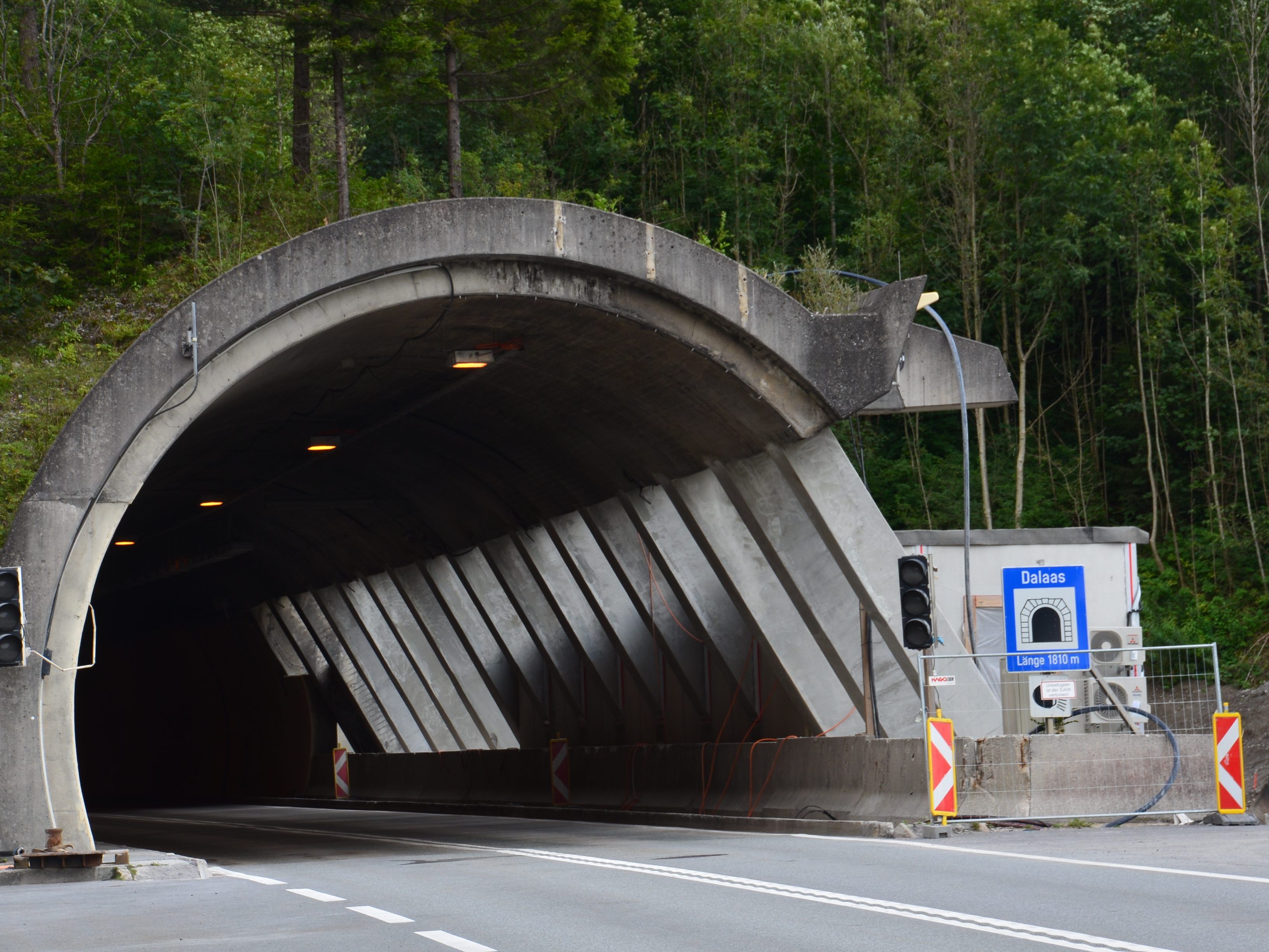 Wegen eines Unfalls inst der Dalaaser Tunnel gesperrt.