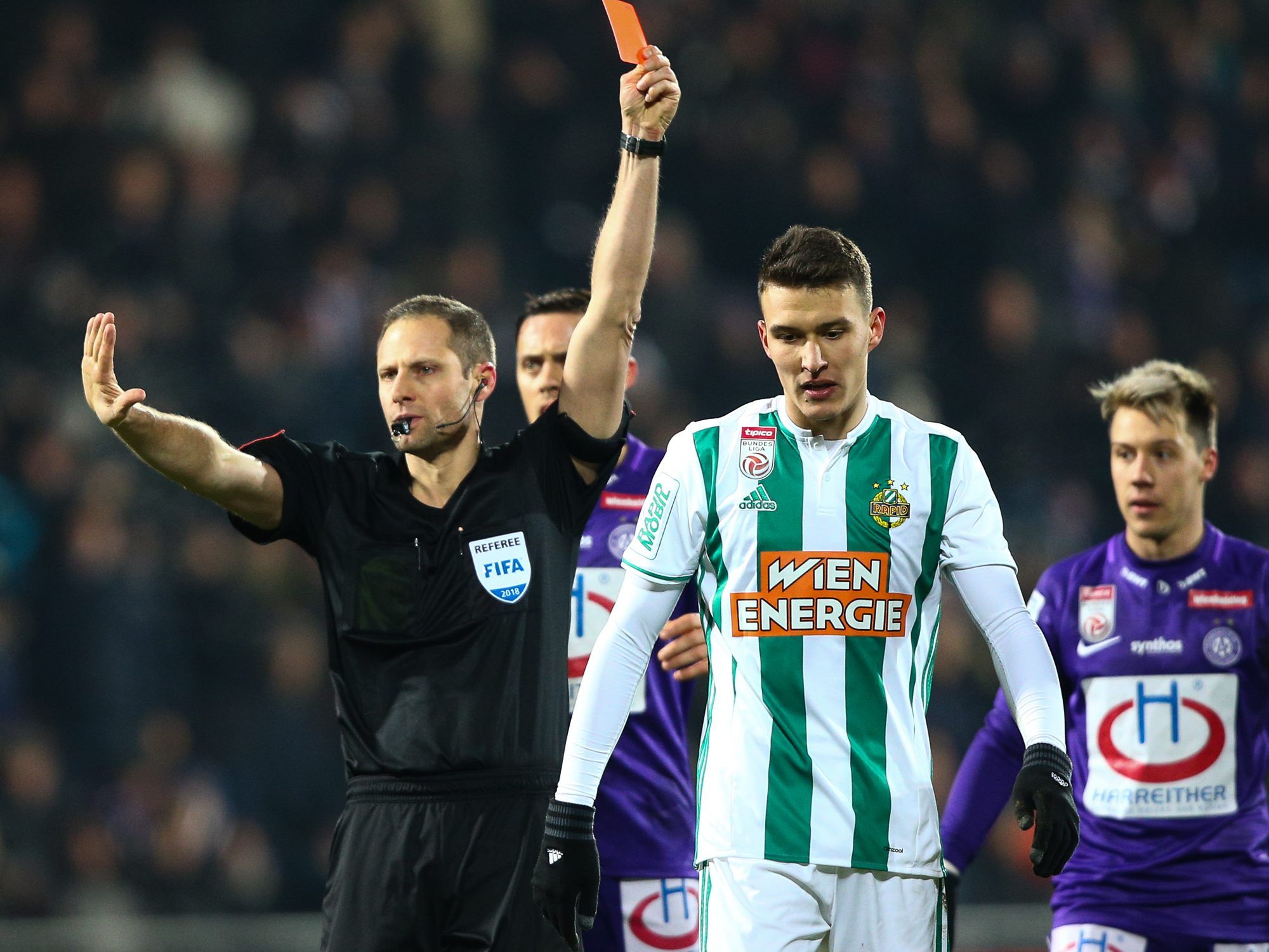 Rapid Wien musste gestern gegen die Austria eine Niederlage einstecken. Rapid Wien musste gestern gegen die Austria eine Niederlage einstecken.