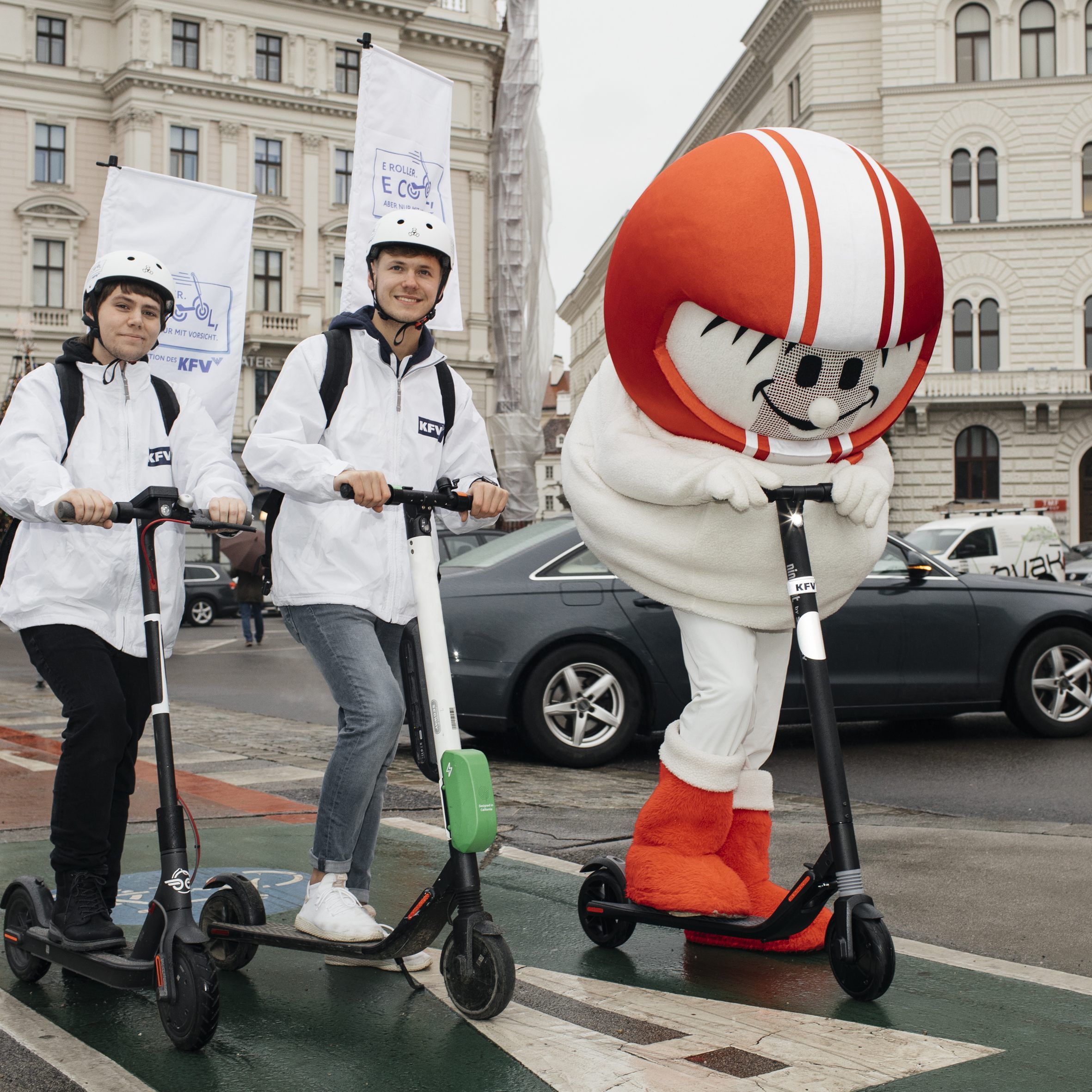 "Fährt man ungebremst in ein festes Hindernis sind 25 km/h wie der Sturz kopfüber von einem 2,5 Meter hohen Baum direkt auf Beton", so Robatsch.