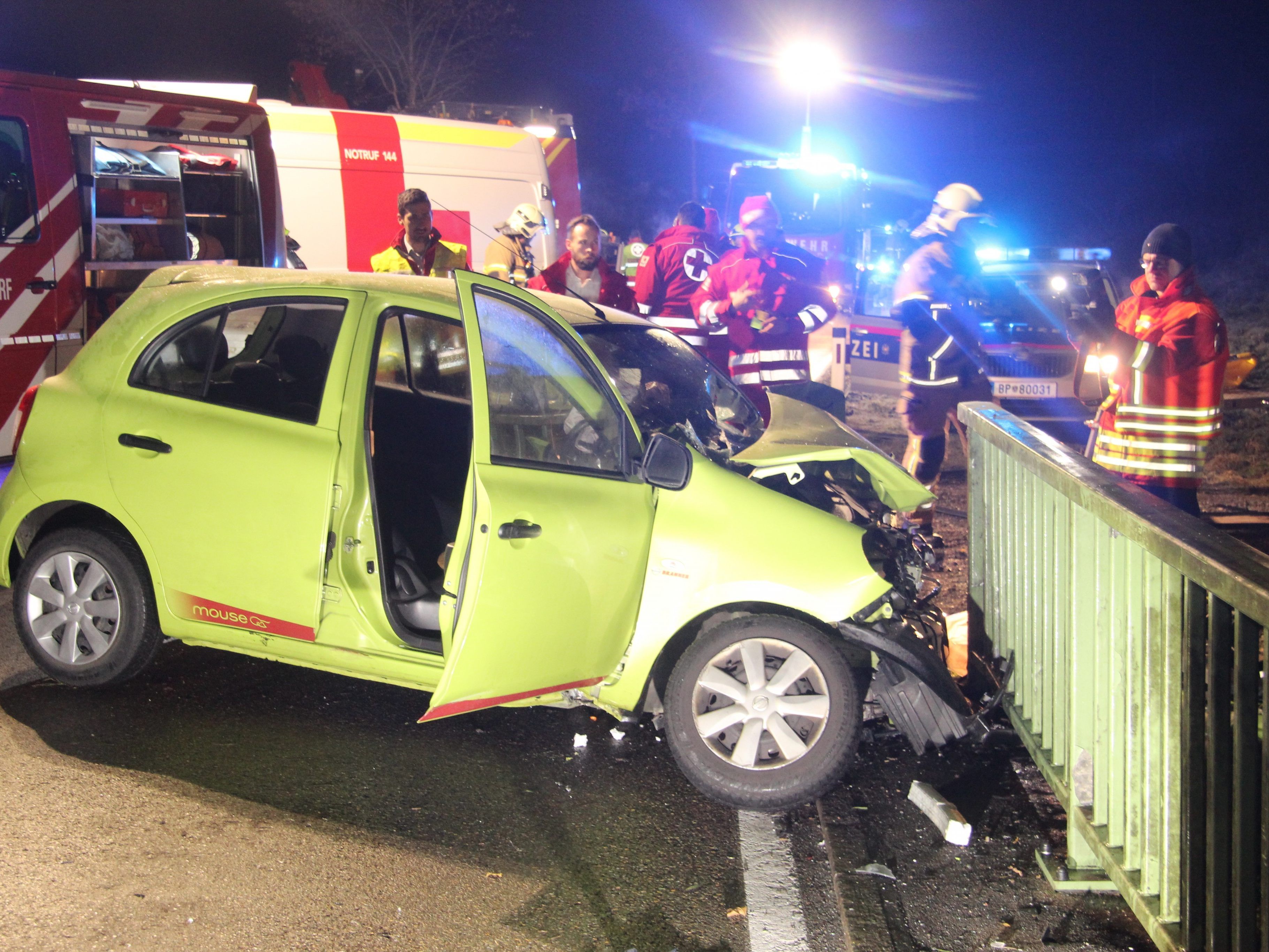 Pkw-Lenker wurde schwer verletzt Pkw-Lenker wurde schwer verletzt
