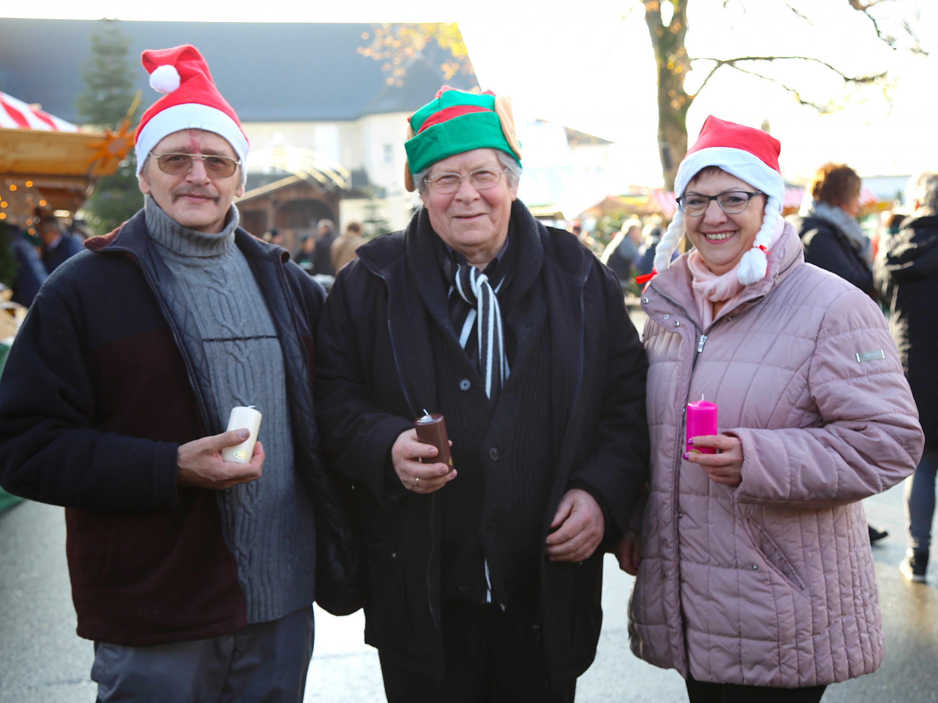 Ronny, Franz und Rosi beim 21. Gisinger Adventmarkt.