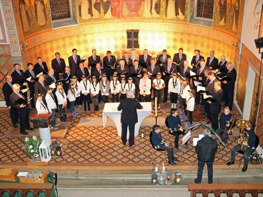 Männerchor Lauterach, Kinderchor Singuine und das junge Bläser Ensemble der Bürgermusik beim Adventkonzert 2017