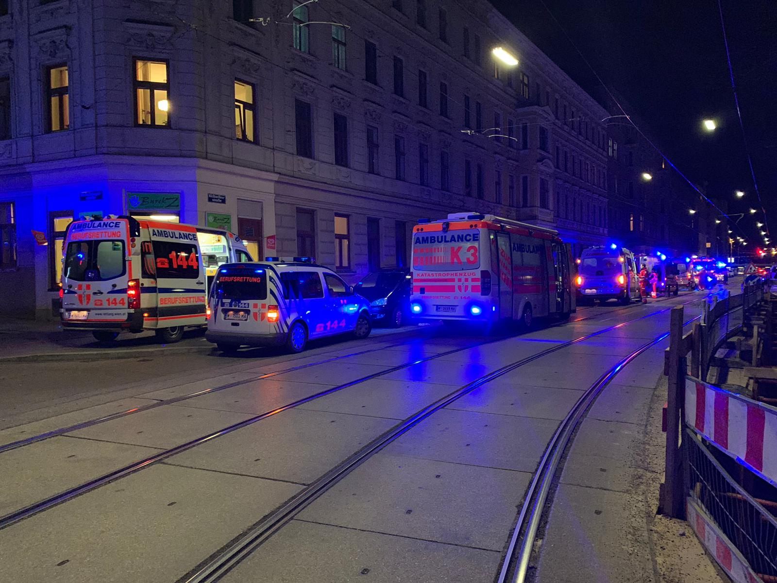 Die Männer erlitten bei dem Vorfall eine Kohlenmonoxid-Vergiftung. Die Männer erlitten bei dem Vorfall eine Kohlenmonoxid-Vergiftung.