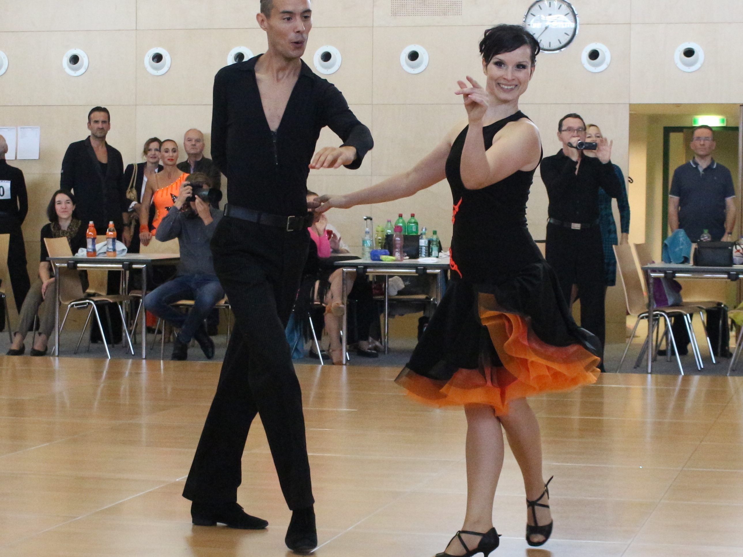 René Pichler und Adrienn Keckeis zeigen es: Tanzen macht Freude! René Pichler und Adrienn Keckeis zeigen es: Tanzen macht Freude!
