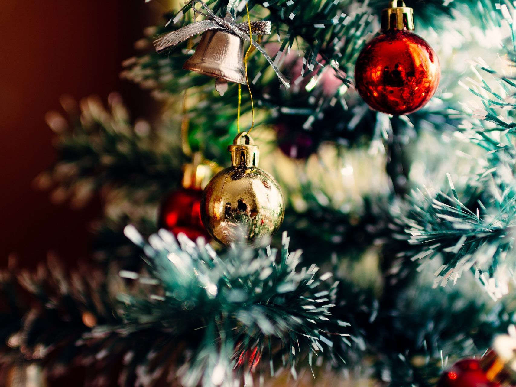 Unter den Weihnachtsbäumen der Österreicher werden heuer wieder zahlreiche Gutscheine liegen.