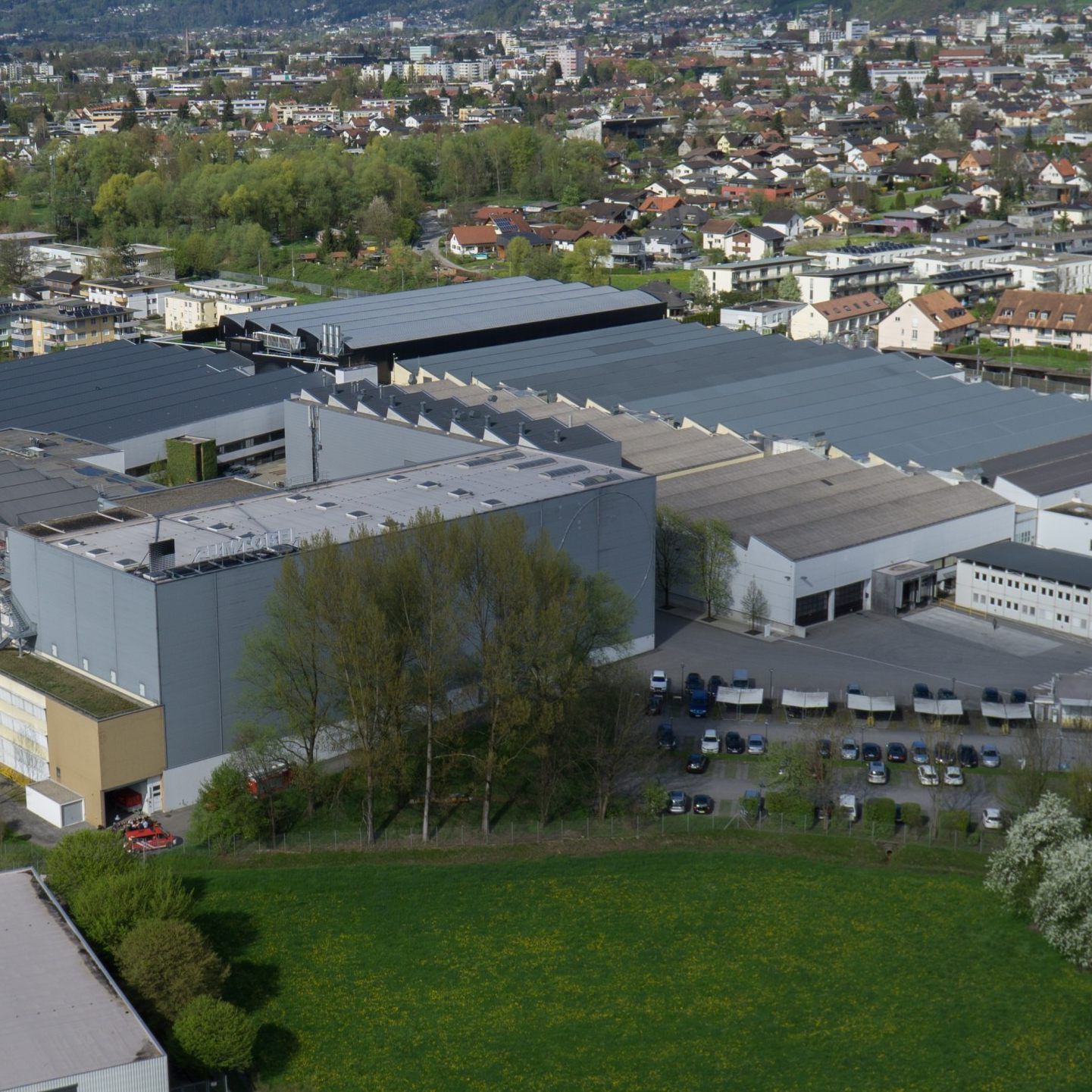 Meiste Schätzungen für Zumtobel unverändert, Gewinnprognose für laufendes Geschäftsjahr gesenkt.