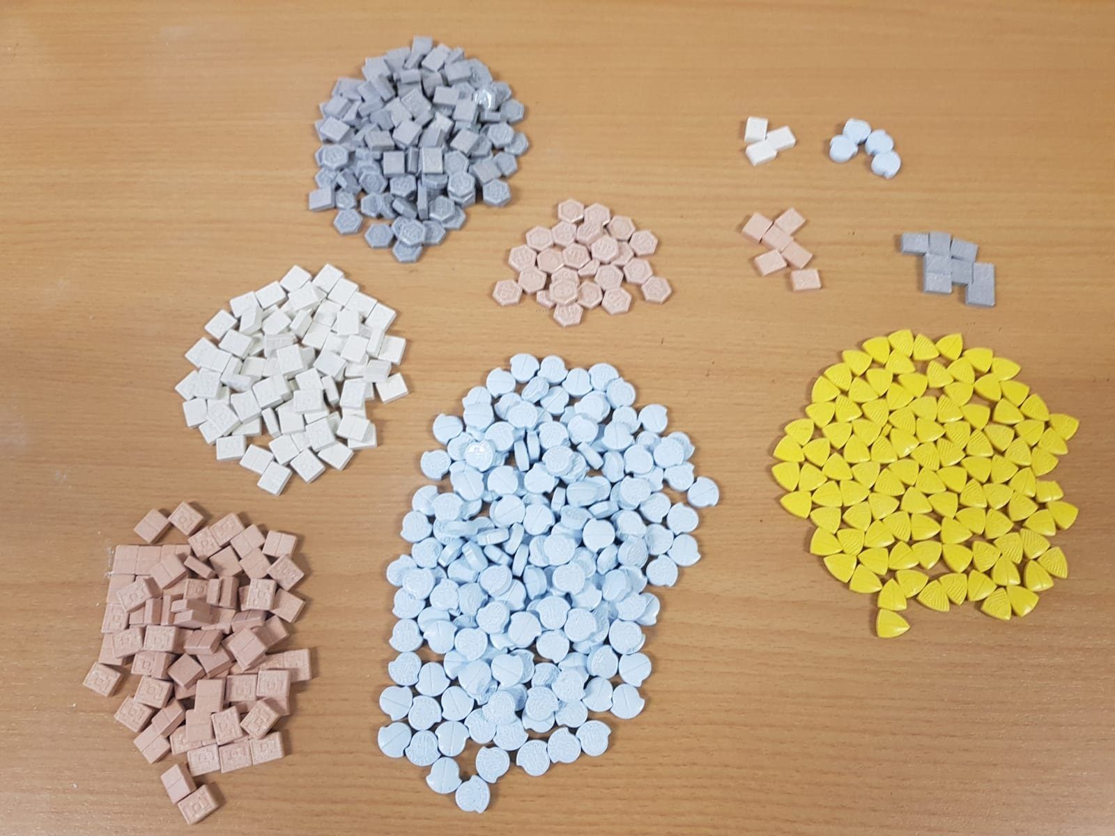 Die Wiener Polizei beschlagnahmte über 1.000 Ecstasy-Tabletten. Die Wiener Polizei beschlagnahmte über 1.000 Ecstasy-Tabletten.