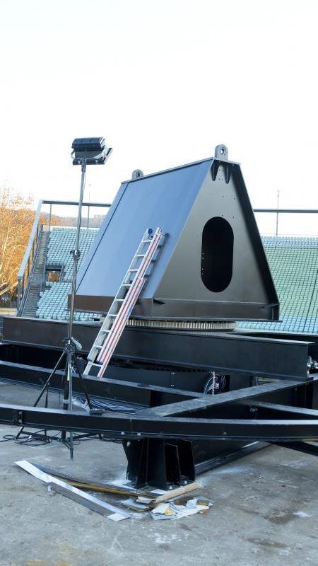 Aufbau für die Unterkonstruktion des Rigoletto-Bühnenbilds