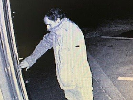 Polizei sucht nach diesem Mann Polizei sucht nach diesem Mann