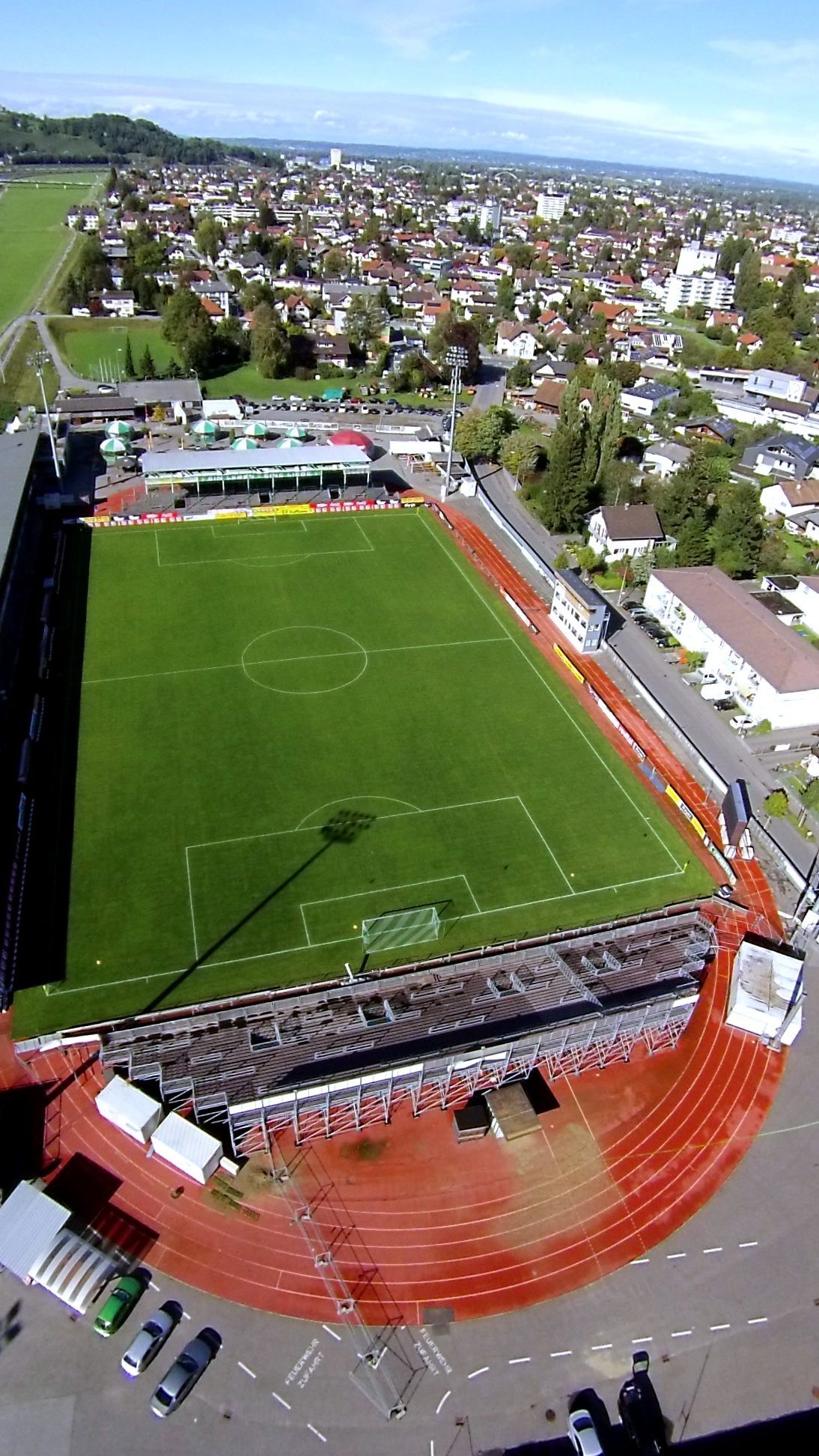 Die Anrainerin klagt gegen die Lärm- und Lichtbelästigung aus dem Stadion der Austria Lustenau.