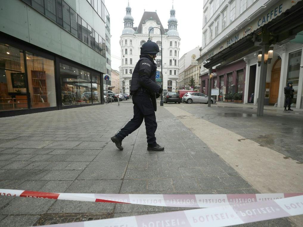 Ein weiterer Verdächtiger wurde festgenommen. Ein weiterer Verdächtiger wurde festgenommen.