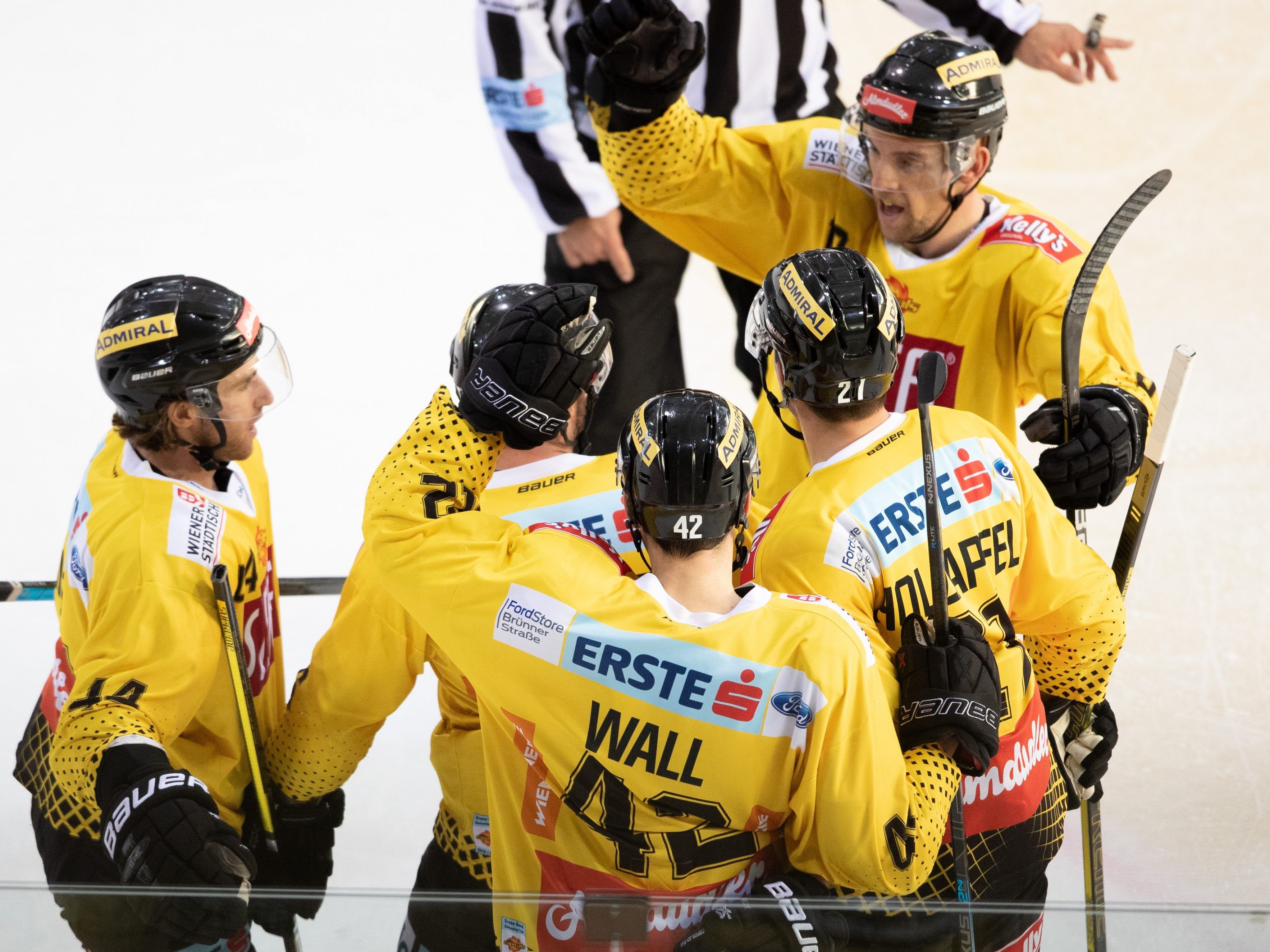 Die Vienna Capitals bauen die Führung weiter aus. Die Vienna Capitals bauen die Führung weiter aus.