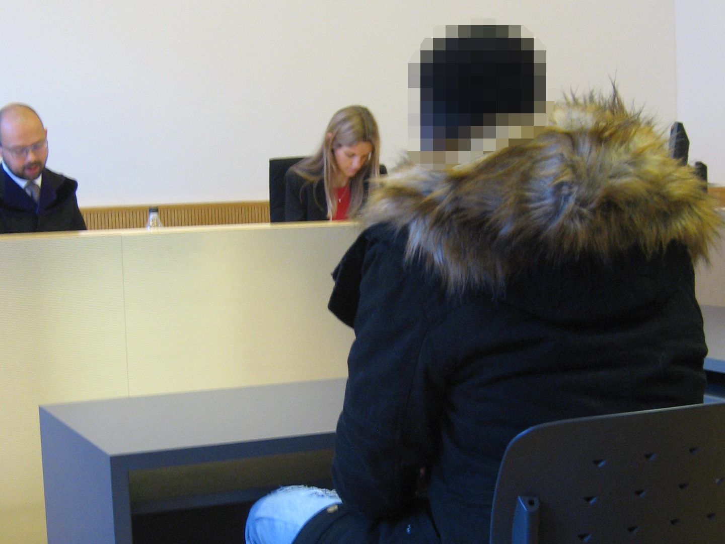 Der 21-Jährige leihte sich das Auto eines Bekannten.