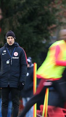 Adi Hütter beim Trainingsauftakt der Eintracht