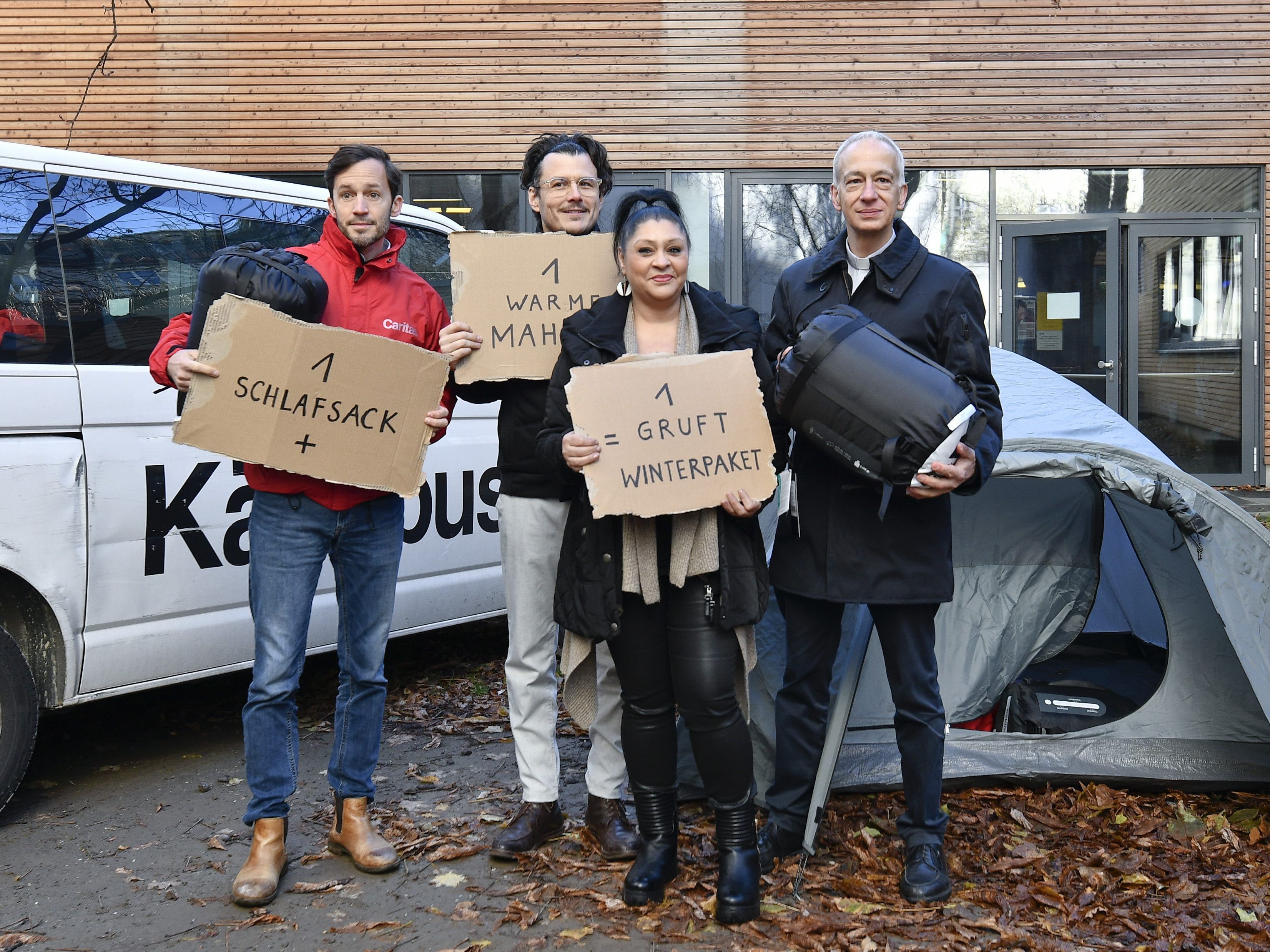 Die Caritas startete bereits im Dezember die Aktion "Winterpaket" um der Kälte zu trotzen.