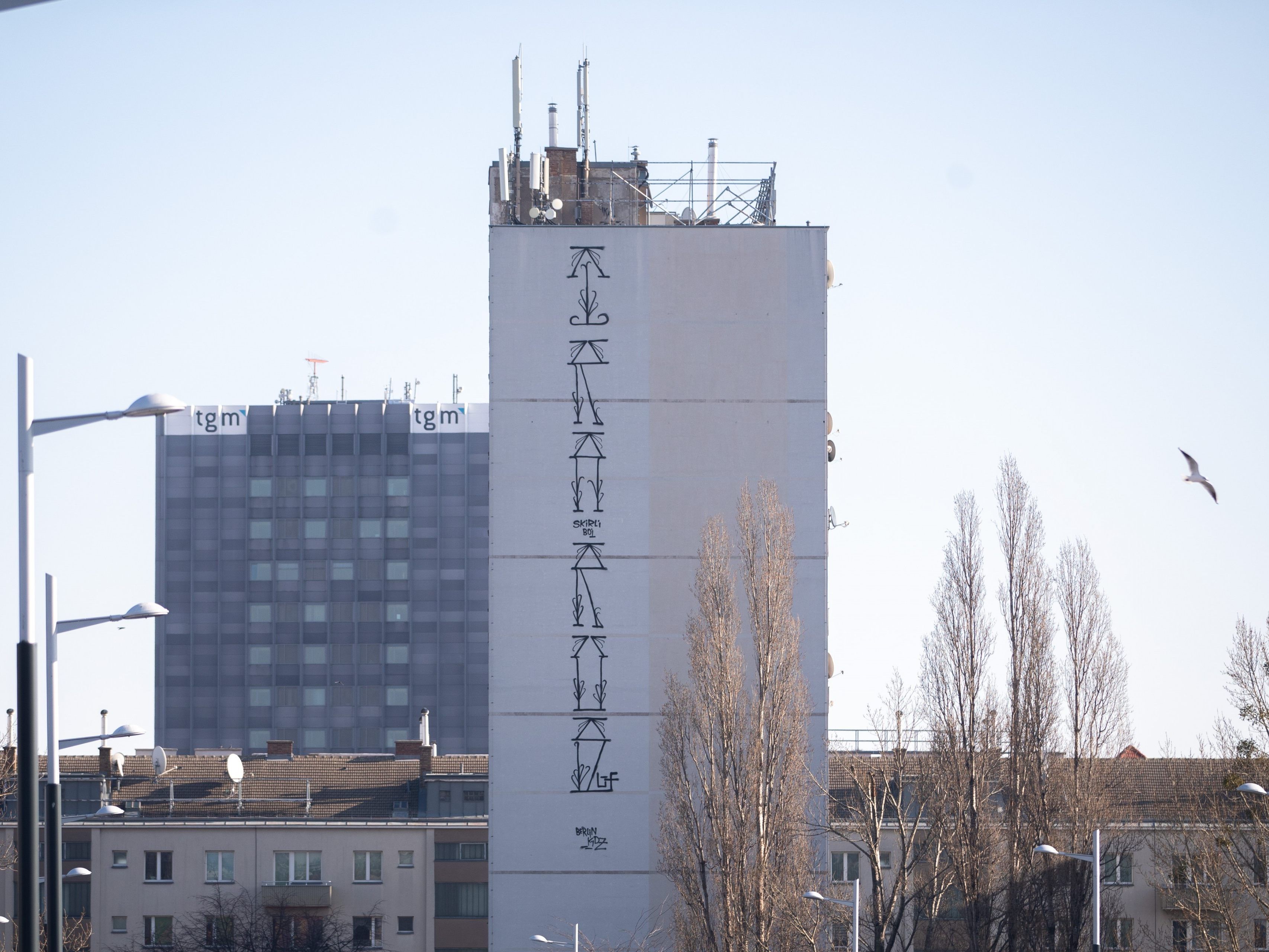 Das Gebäude in Wien Brigittenau wurde zur Plattform für die Sprayergruppe Berlin kidz.