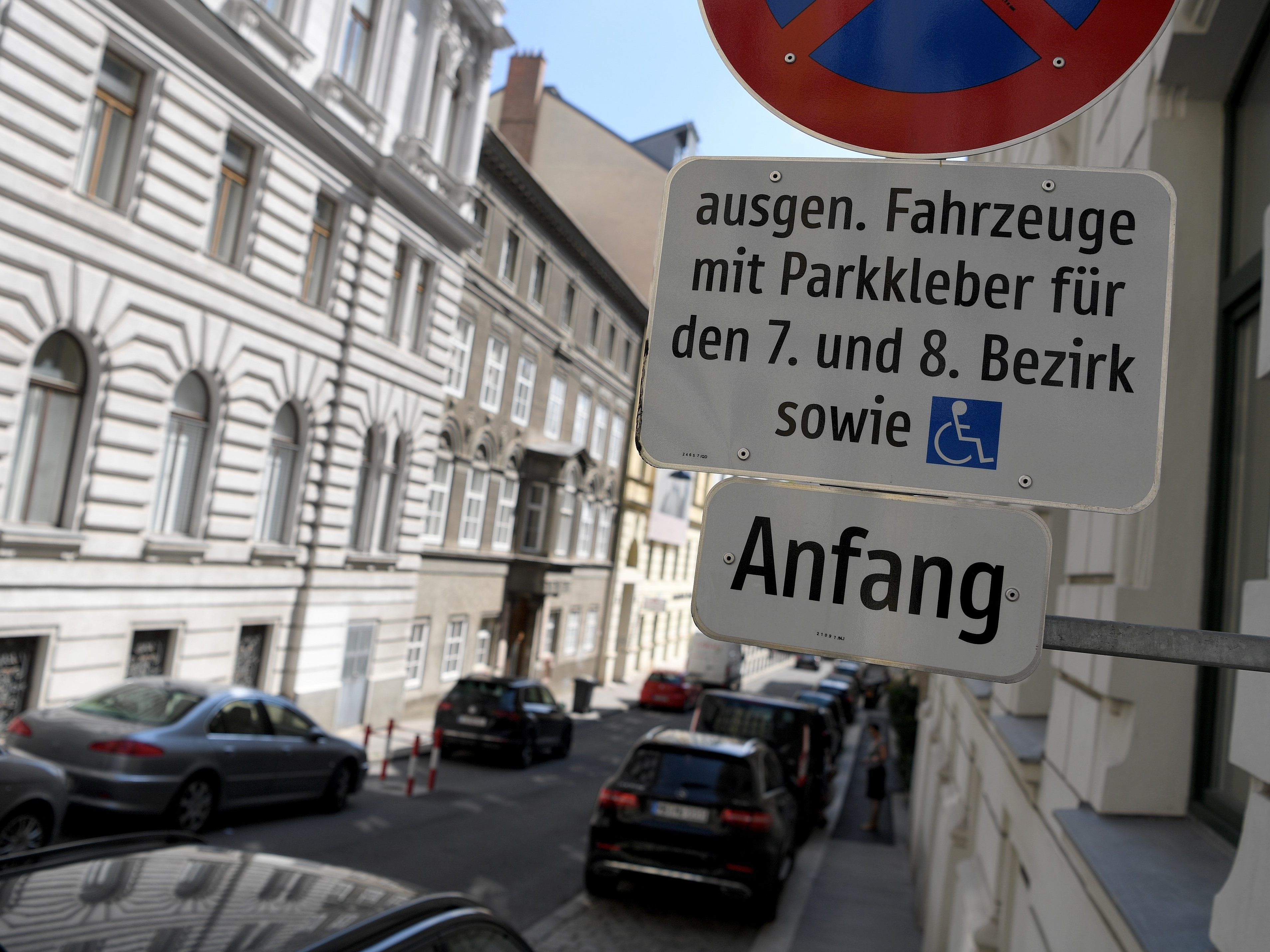 Seit 1. Dezember 2018 sind Anrainerparkplätze auch für den Lieferverkehr und Sozialdienste untertags geöffnet. Seit 1. Dezember 2018 sind Anrainerparkplätze auch für den Lieferverkehr und Sozialdienste untertags geöffnet.