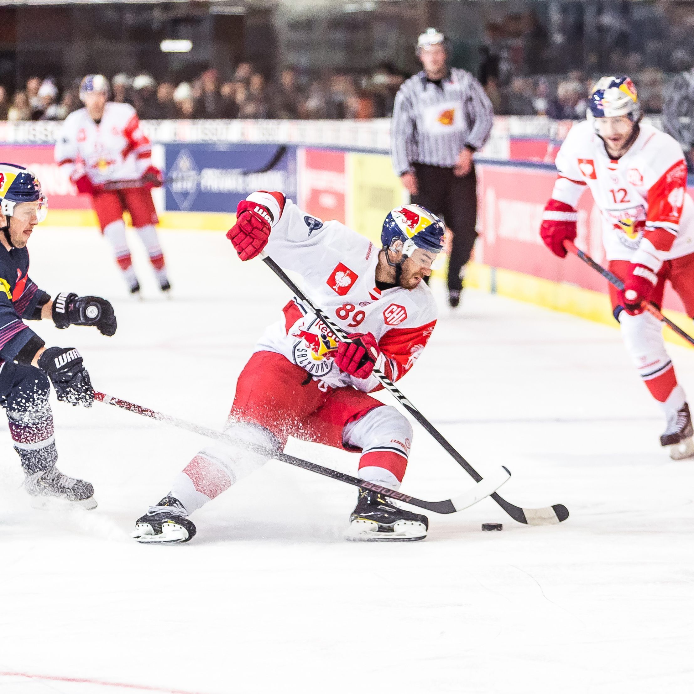 Patrick Hager (EC Red Bull Muenchen), Florian Baltram (EC Red Bull Salzburg) am Mittwoch, 16. Jänner 2019, während dem Halbfinal Rückspiel in der Champions Hockey League (CHL) zwischen dem Red Bull Salzburg - Red Bull München in Salzburg.