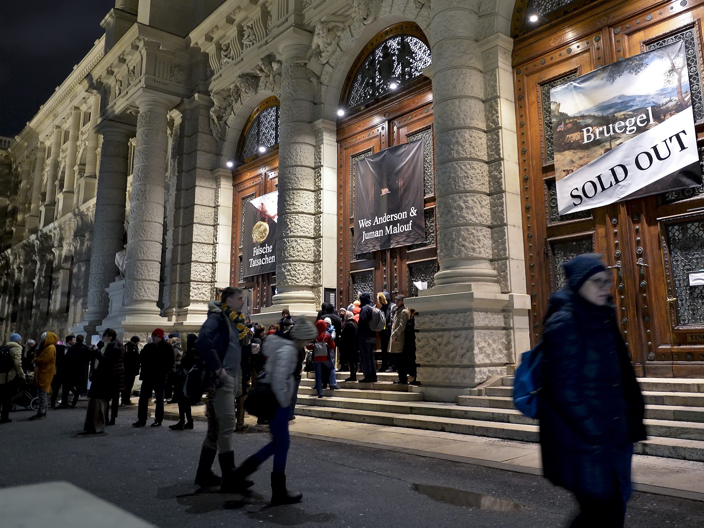 Bereits nach wenigen Minuten war das letzte Ausstellungswochenende ausgebucht.