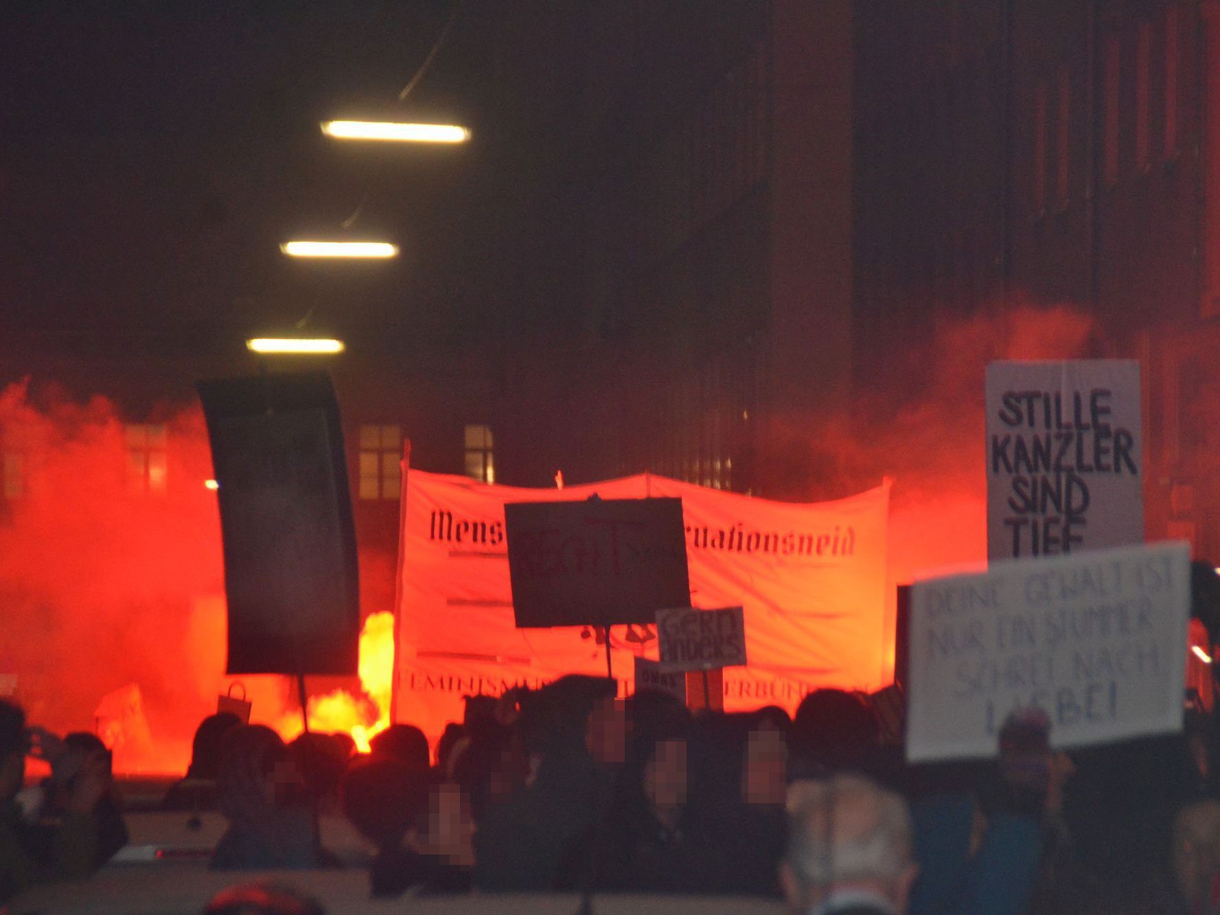 Bei der Donnerstagsdemo kam es zu einem Pyrotechnik-Zwischenfall.