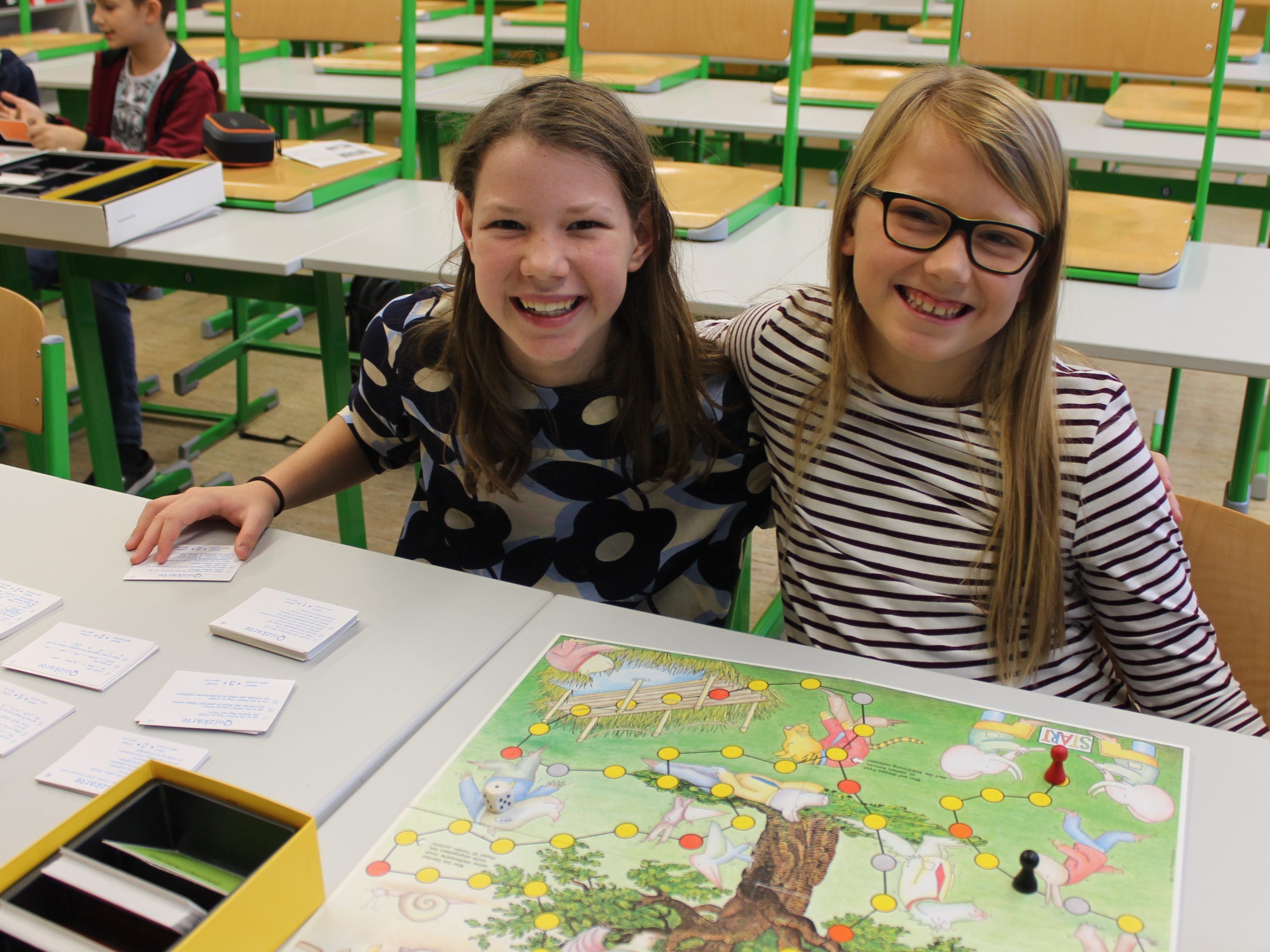 Melissa und Lorena freuen sich auf viele Besucher. Melissa und Lorena freuen sich auf viele Besucher.