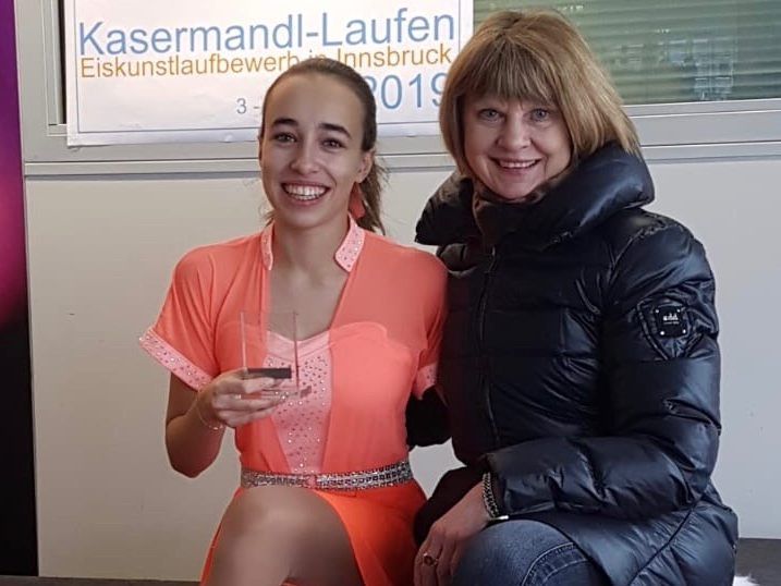Julia Andrade mit Trainerin Elena Romanova