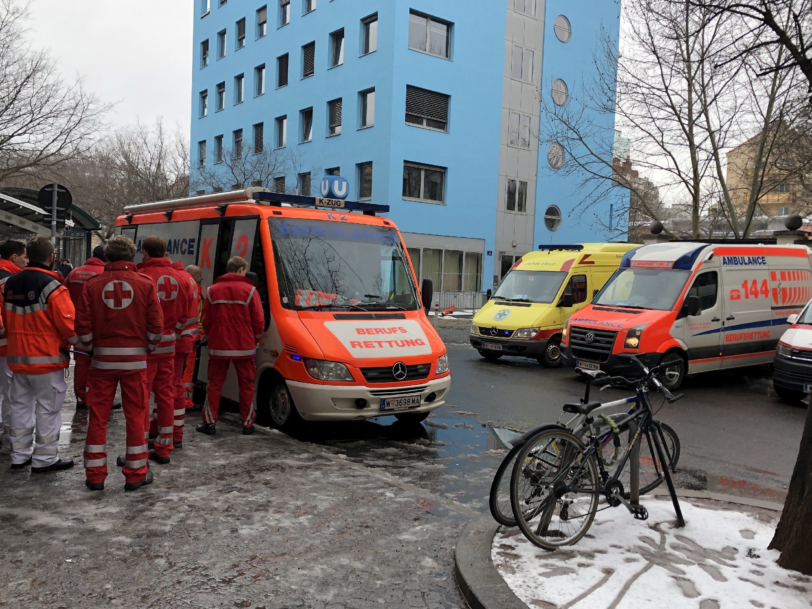 Das Gebäude wurde evakuiert. Das Gebäude wurde evakuiert.
