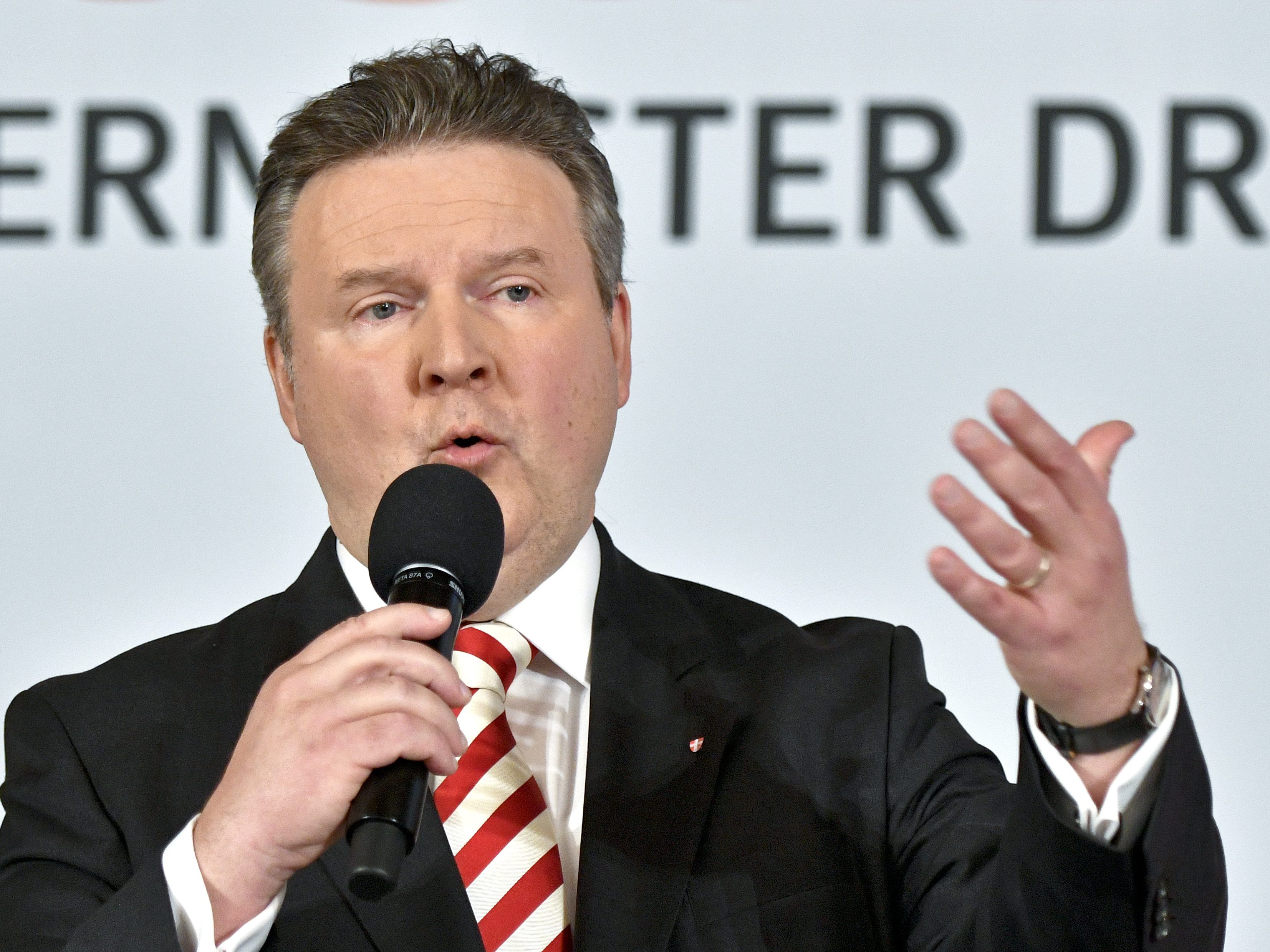 Der Wiener Bürgermeister Michael Ludwig will sich bald mit Bundeskanzler Sebastian Kurz treffen. Der Wiener Bürgermeister Michael Ludwig will sich bald mit Bundeskanzler Sebastian Kurz treffen.