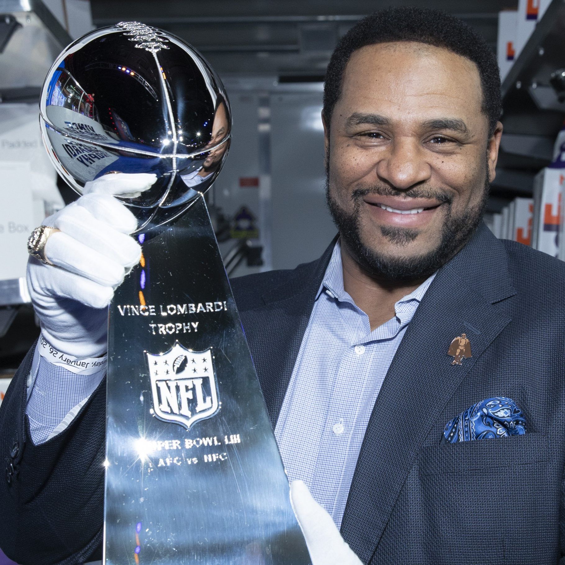 Die Trophäe um die es im Super Bowl Jahr für Jahr geht: Die Vince Lombardi Trophy.