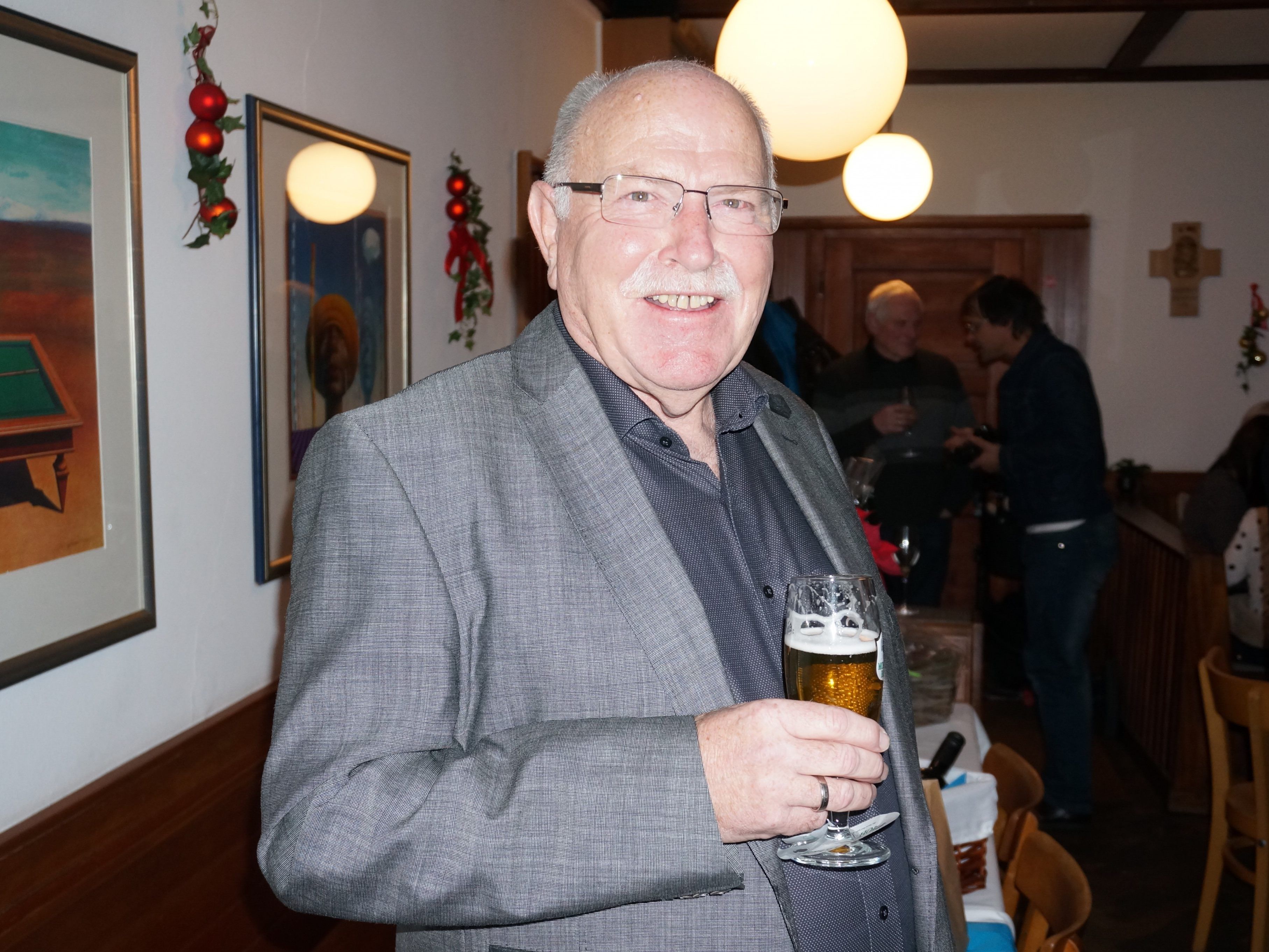 der Krankenpflegeverein Tosters dankt Walter Fontana für die großzügige Spende.