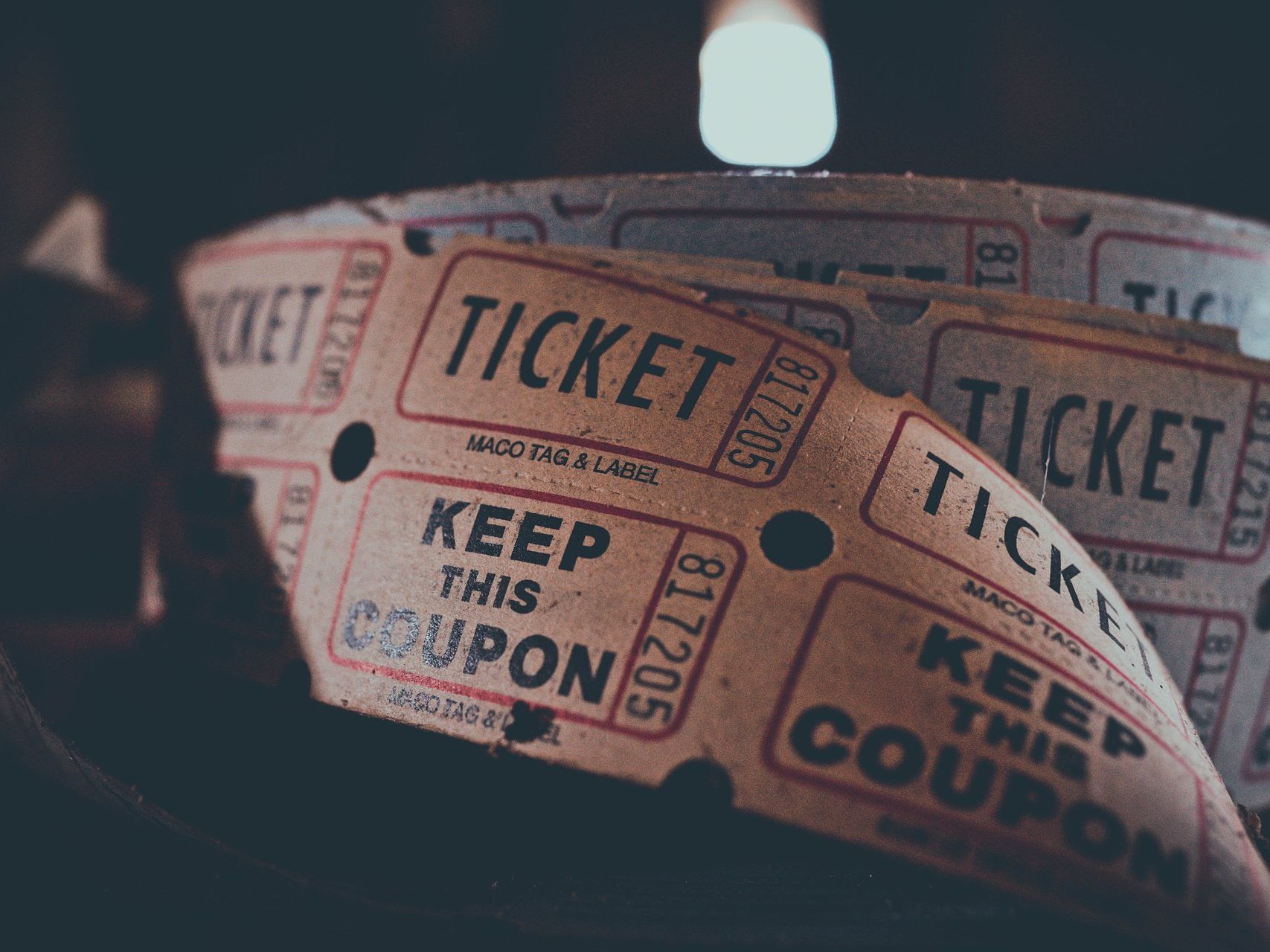 Beim Flohmarkt der Wiener Volksoper gibt es wieder zahlreiche Highlights aus der Theaterwelt.