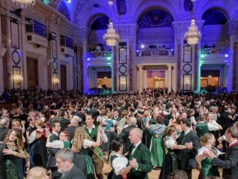 Beim BOKU Ball 2019 steht alles unter dem Motto "in vino universitas".