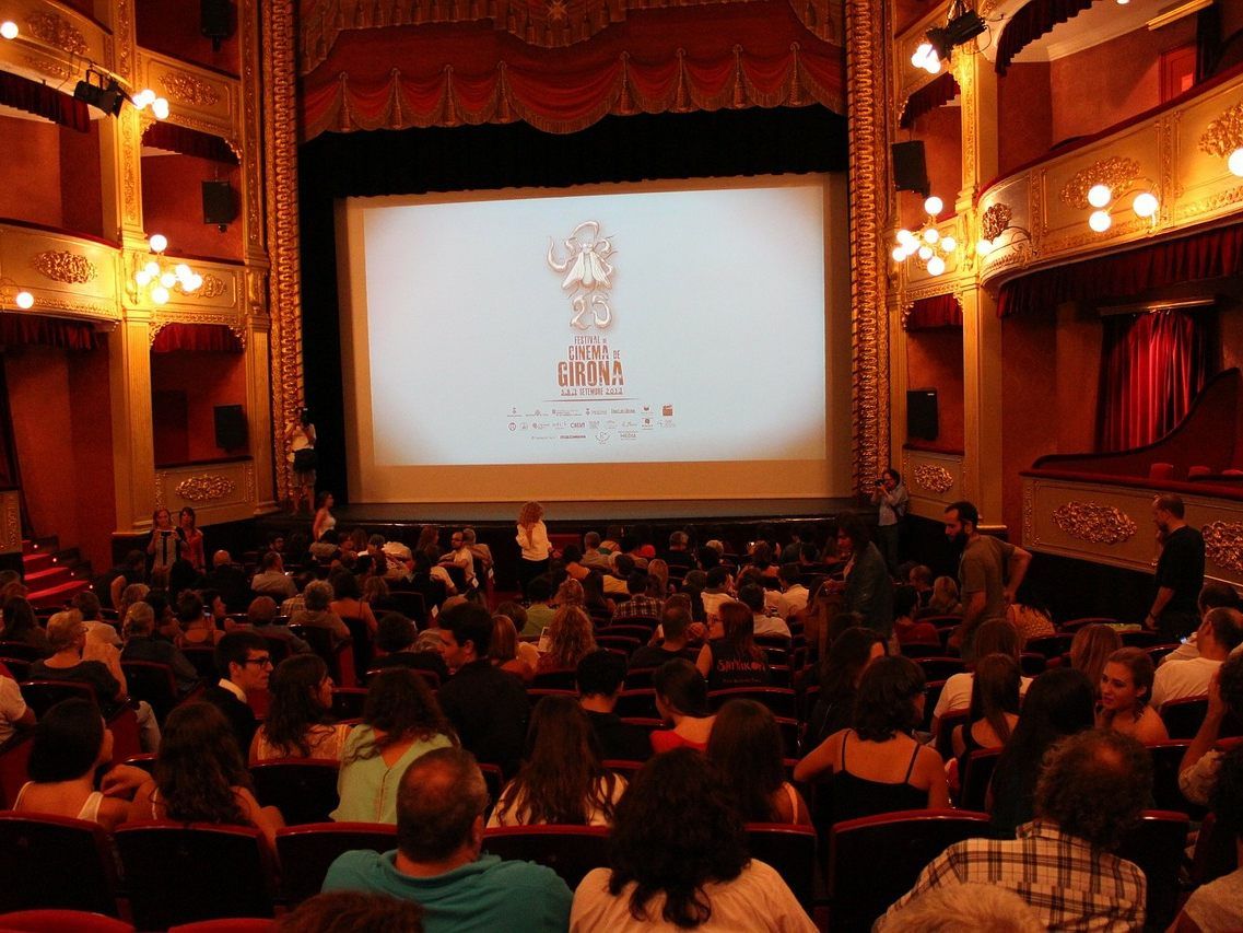 Die mangelnde Förderung kleiner Festivals wird kritisiert.