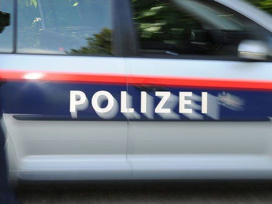 Die Polizei ist sich über das Motiv noch immer unklar.