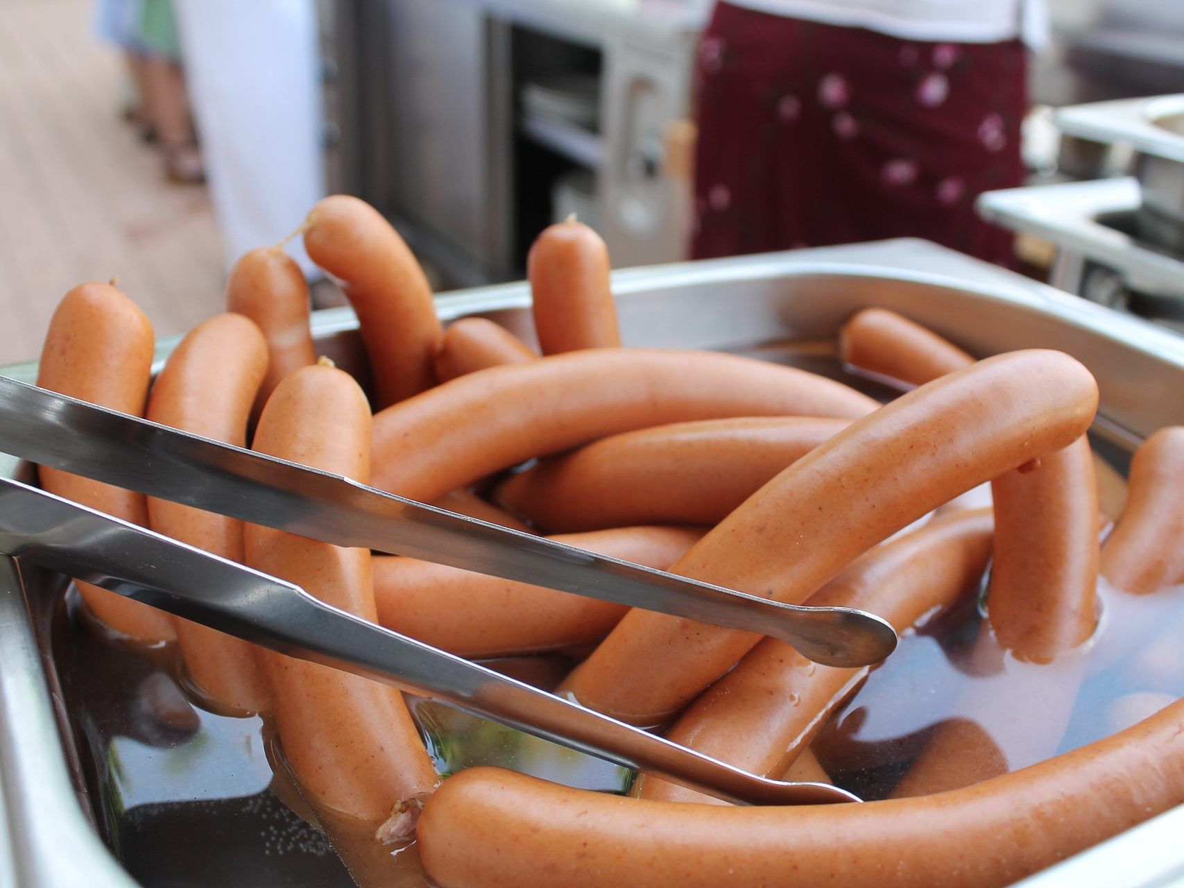 2.500 Portionen Frankfurter werden beim Opernball gegessen. 2.500 Portionen Frankfurter werden beim Opernball gegessen.