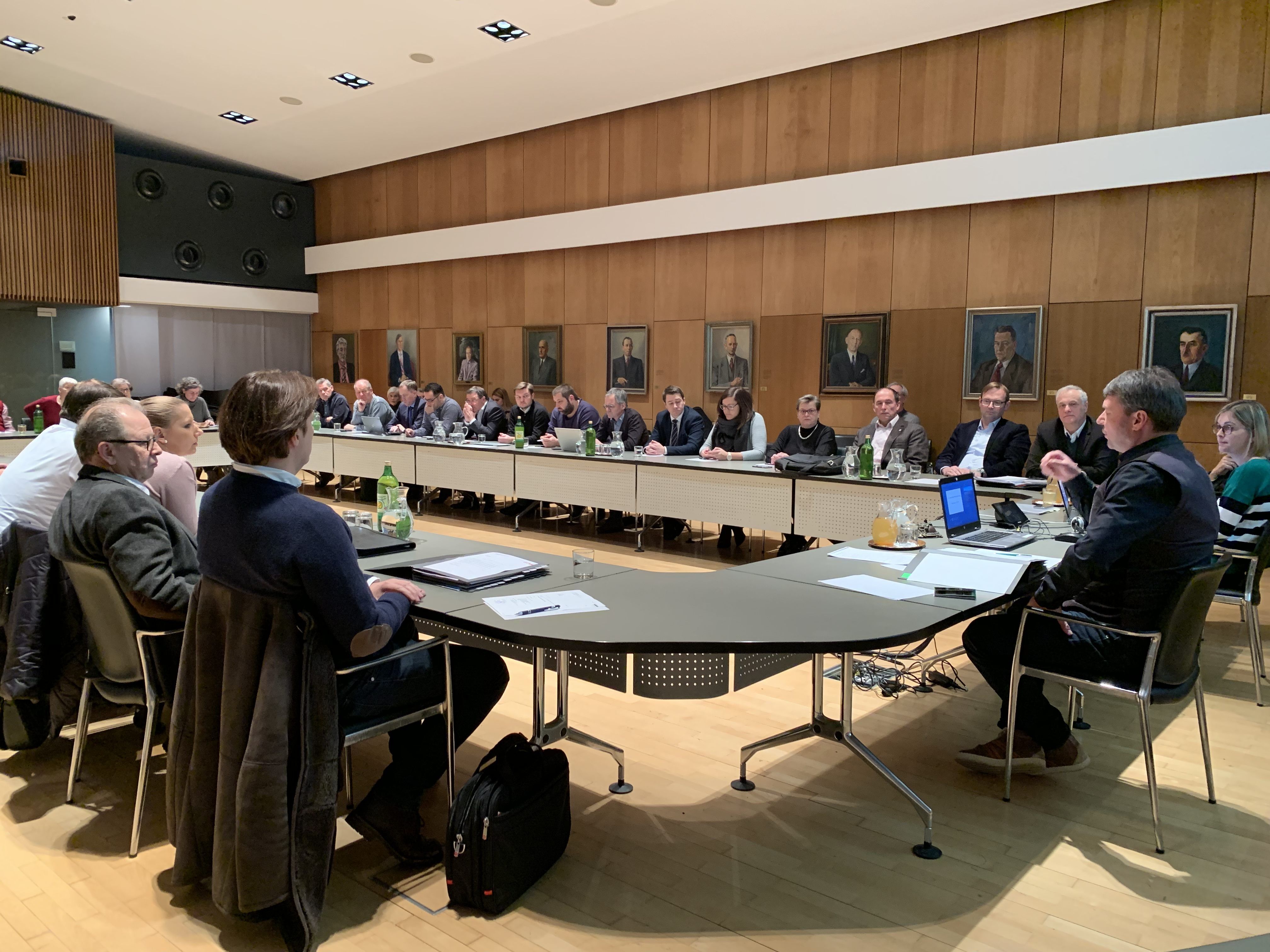 Das Landschaftsentwicklungskonzept und der Masterplan Betriebsgebiete wurden von der Gemeindevertretung einstimmig zur Kenntnis genommen. Das Landschaftsentwicklungskonzept und der Masterplan Betriebsgebiete wurden von der Gemeindevertretung einstimmig zur Kenntnis genommen.